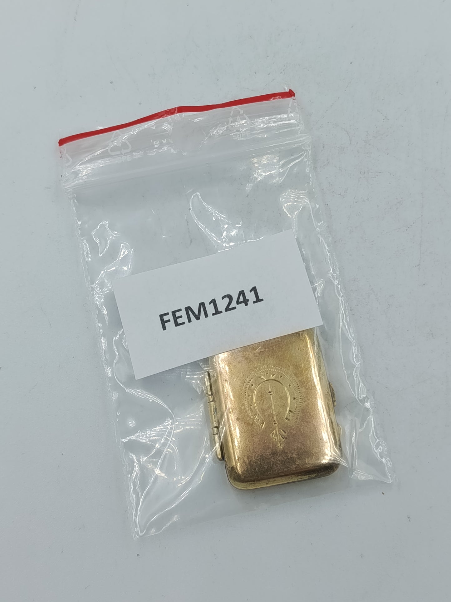 Kleines Vintage Medaillon in Goldoptik mit Gravur