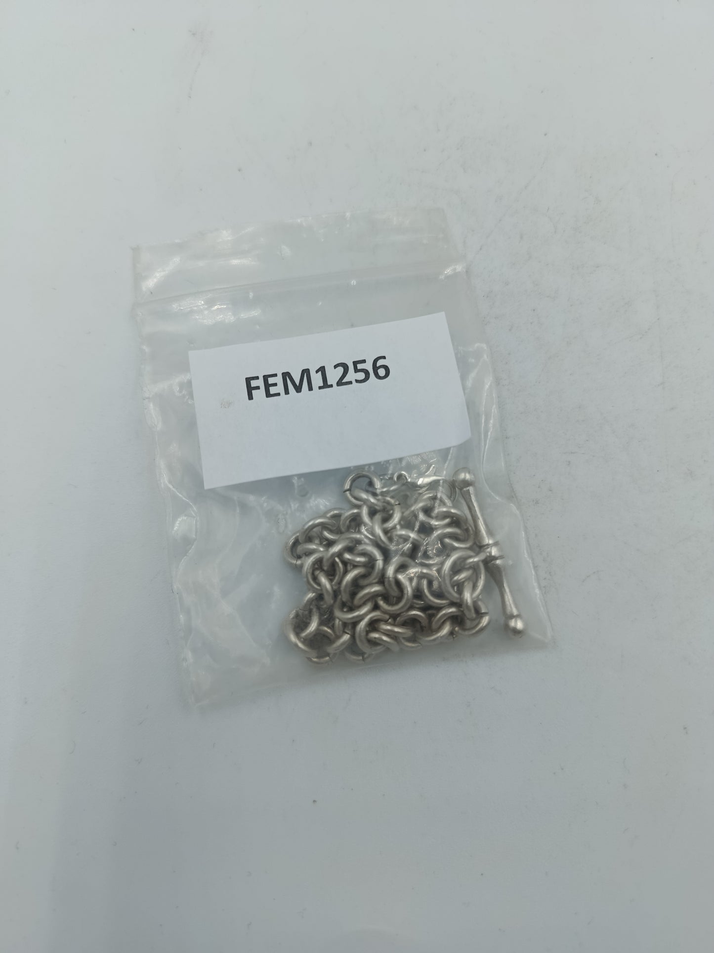 Silberarmband mit kräftiger Gliederkette und klassischem zeitlosen Design