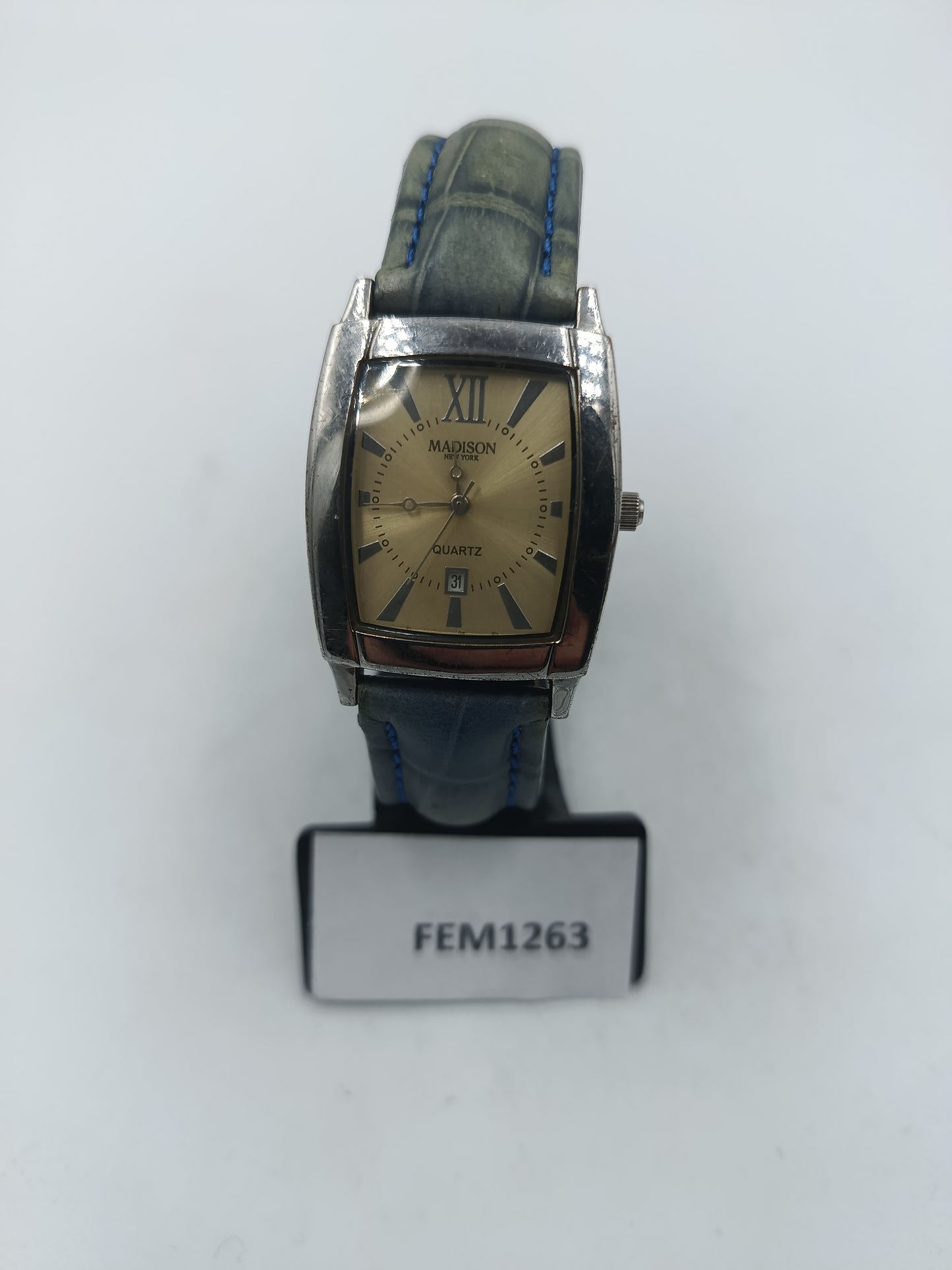 Armbanduhr Madison New York mit grauem Lederarmband und rechteckigem Gehäuse