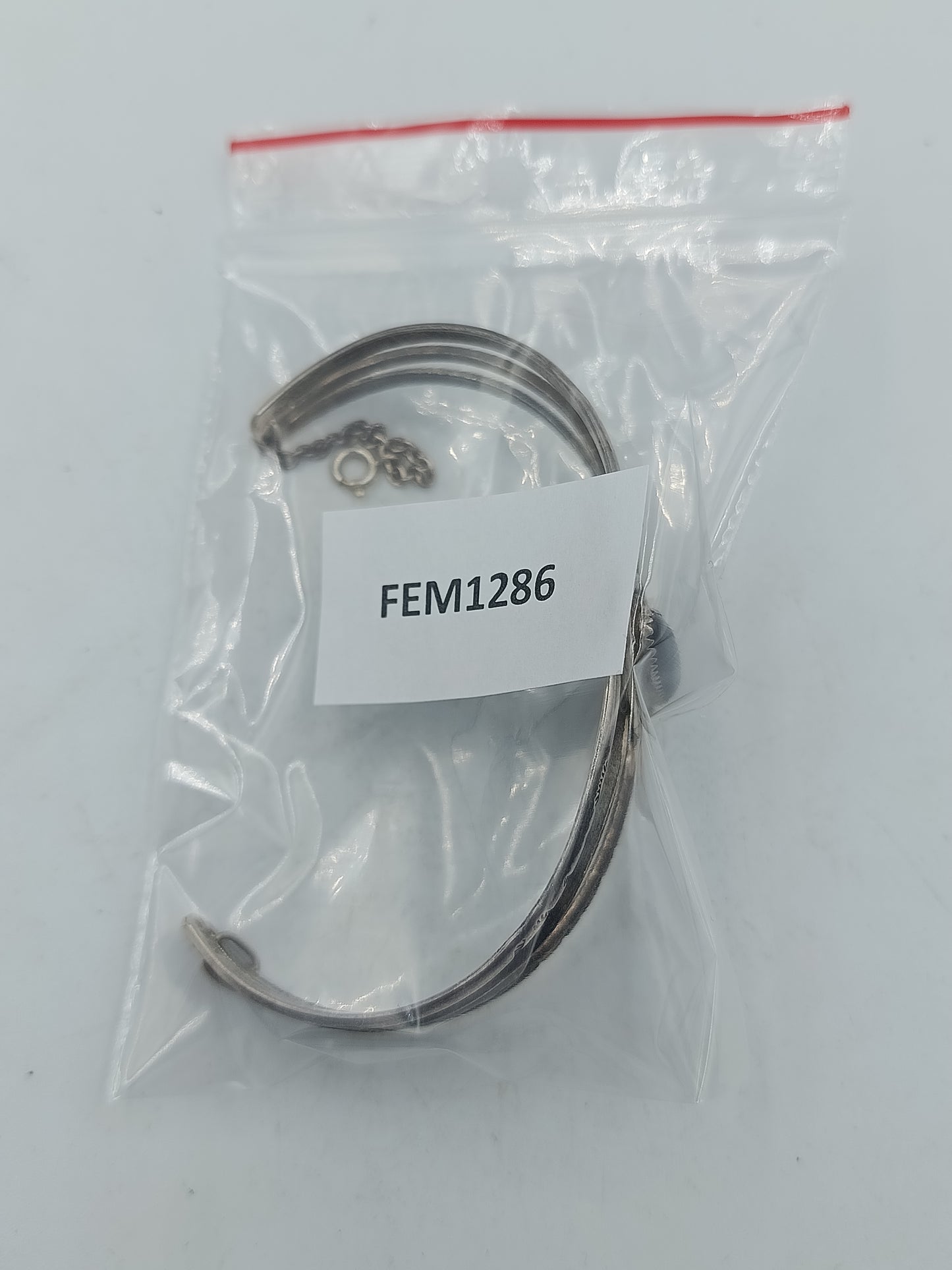 Silberarmband mit schwarzem Mittelstein im klassischen Vintage Design