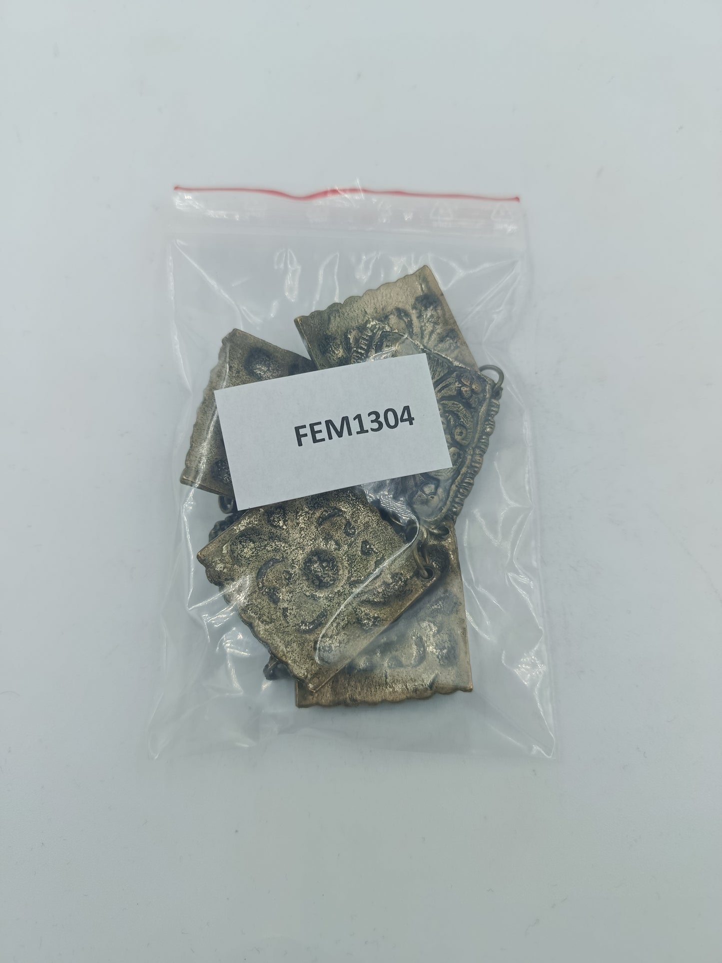 Massive Statement Halskette mit dekorativen quadratischen Elementen im Vintage Stil