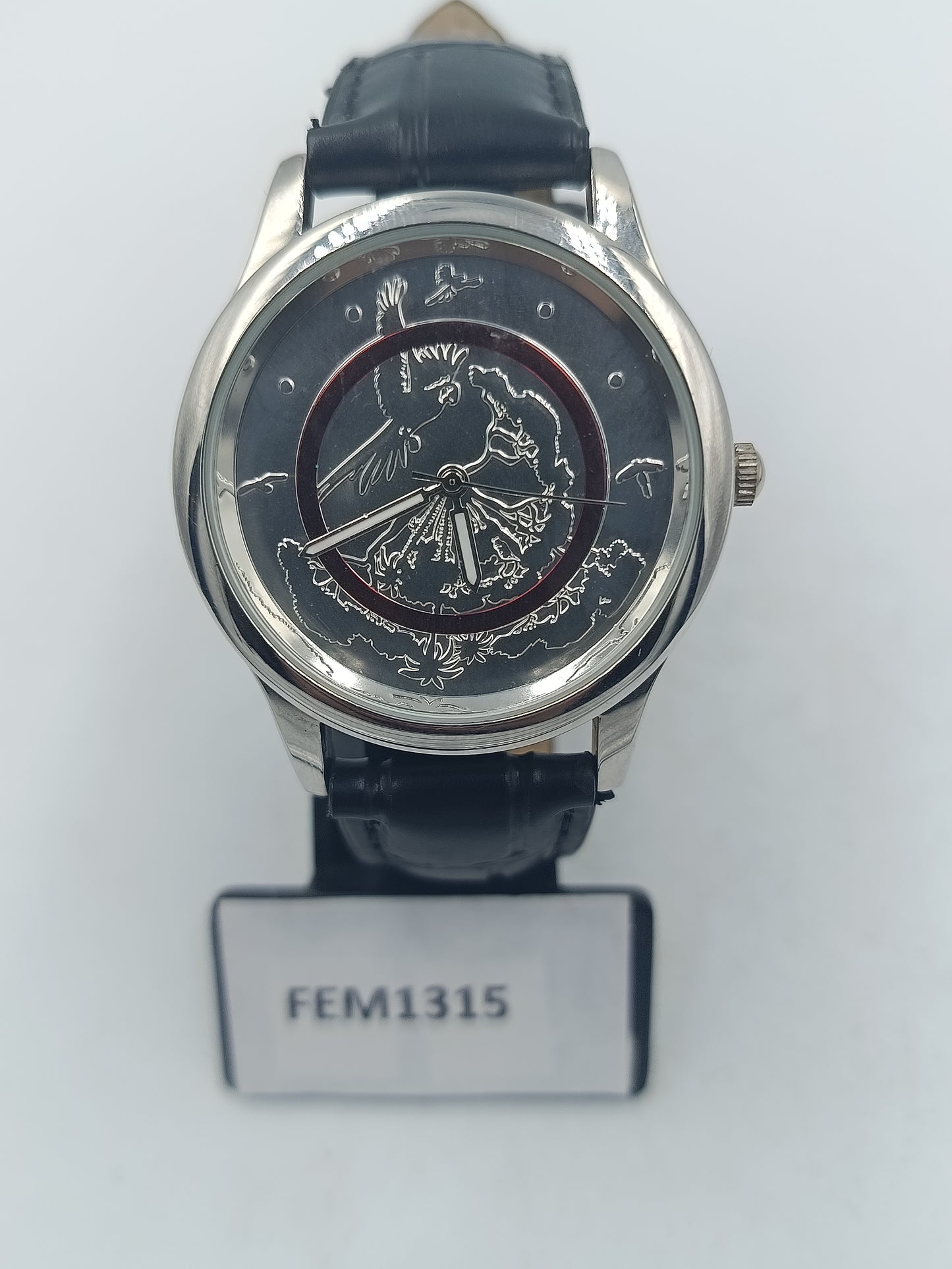 Runde Armbanduhr mit schwarzem Lederband und kunstvollem Motiv Elegant