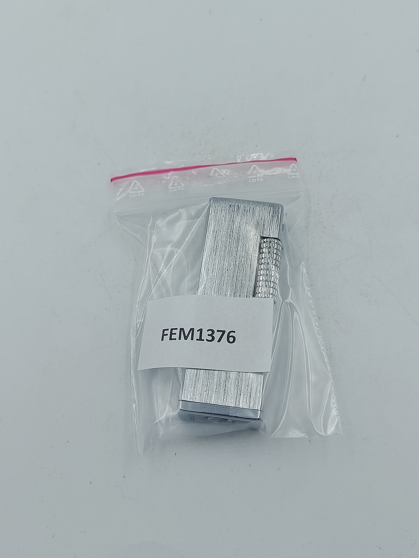 Salcon Stratos Feuerzeug klassisches Metallfeuerzeug mit klarer Linienstruktur