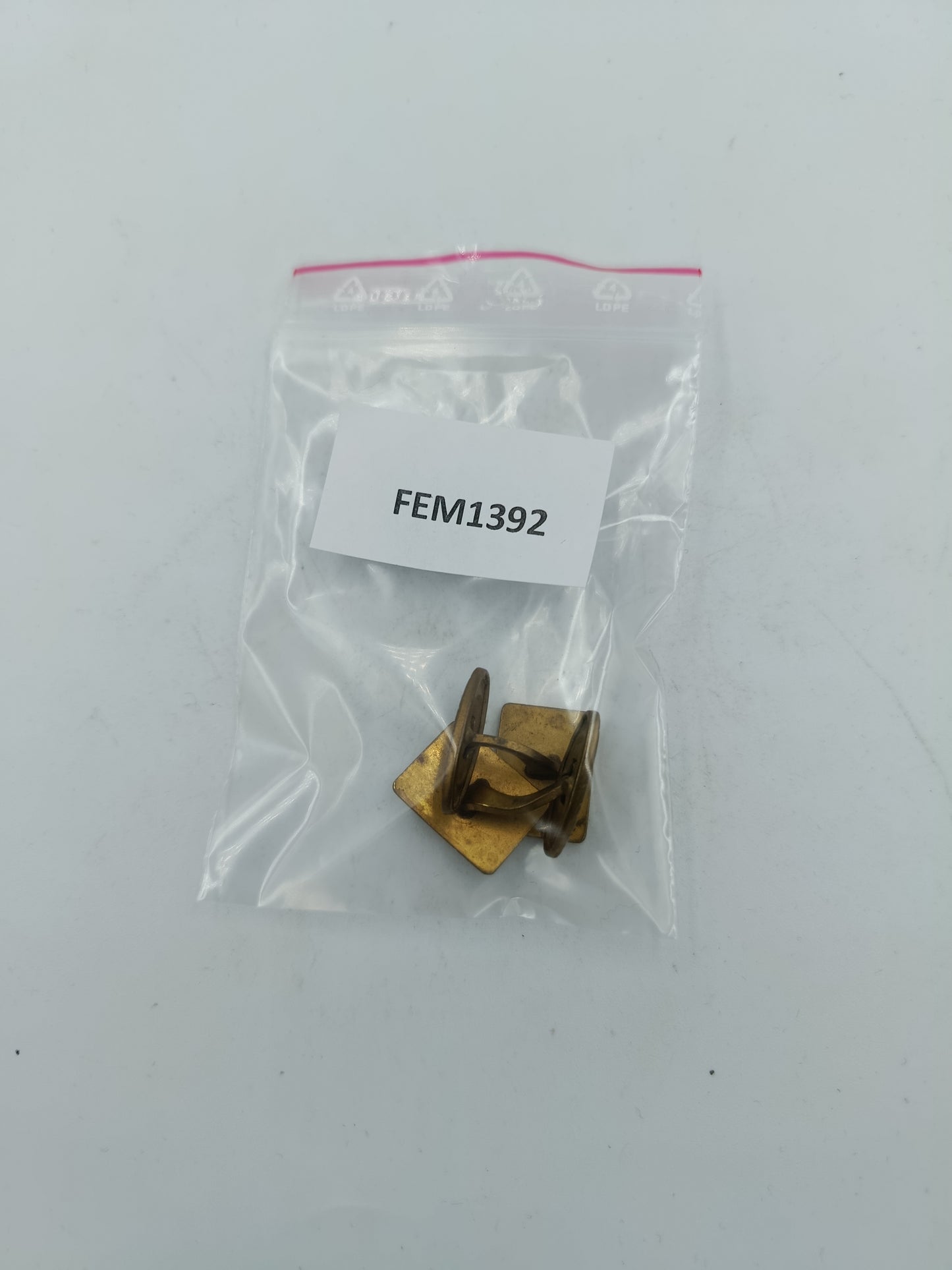 Klassische Manschettenknöpfe goldfarben mit strukturierter Oberfläche