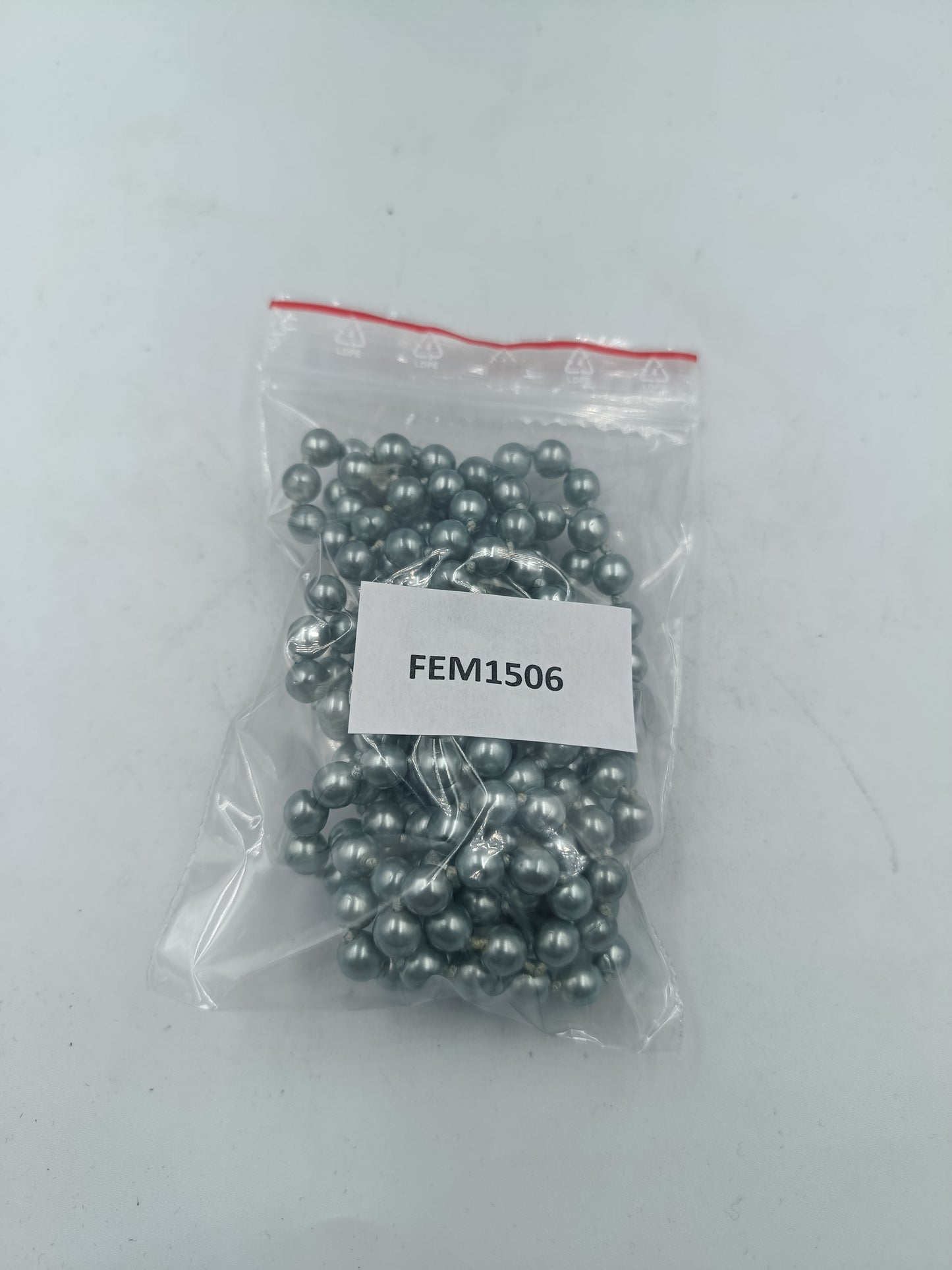 Perlenkette in elegantem Silbergrün mit edlem mehrreihigem Design