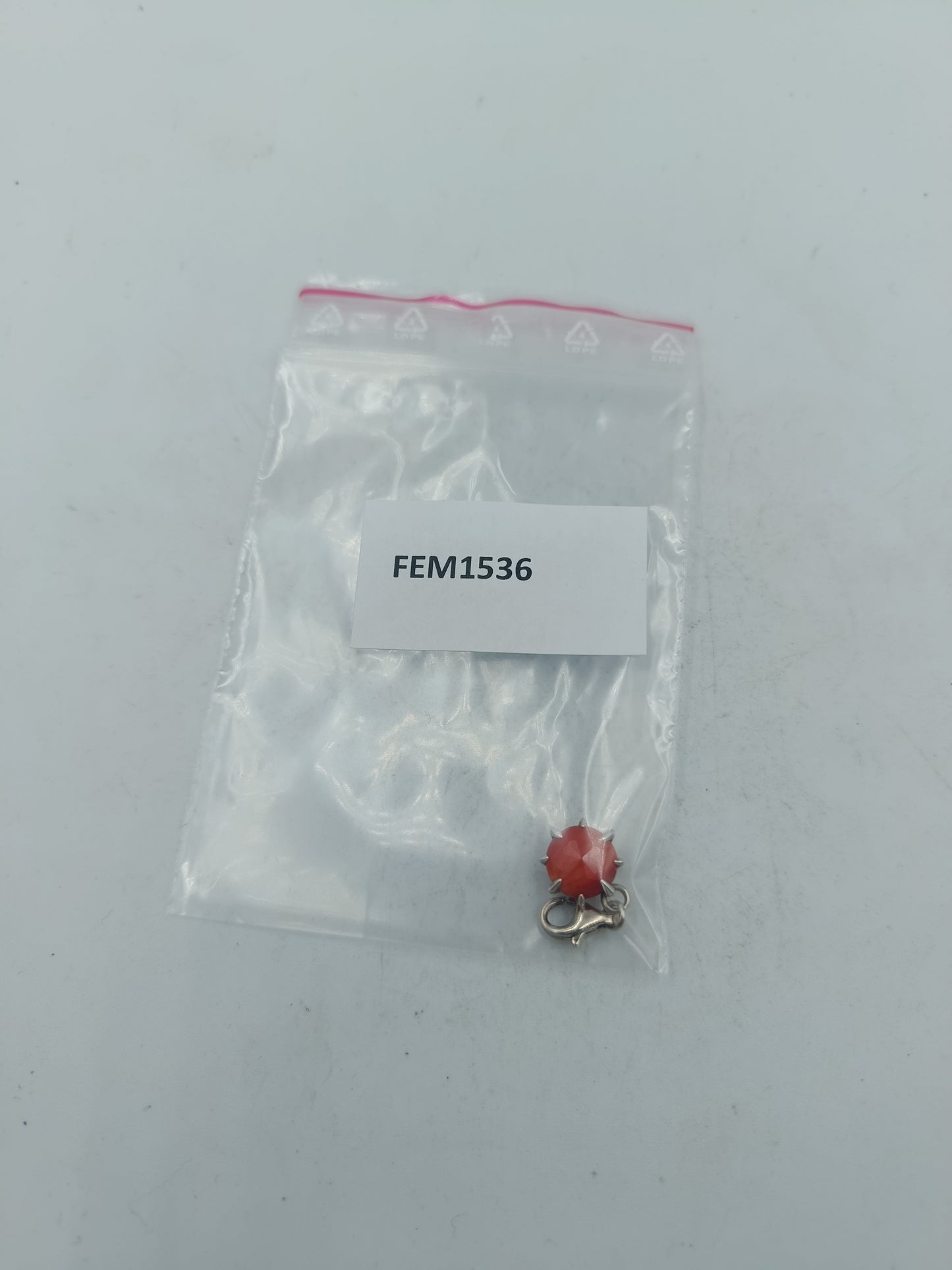 Silber Charm Anhänger mit rotem Stein und sicherem Karabinerverschluss