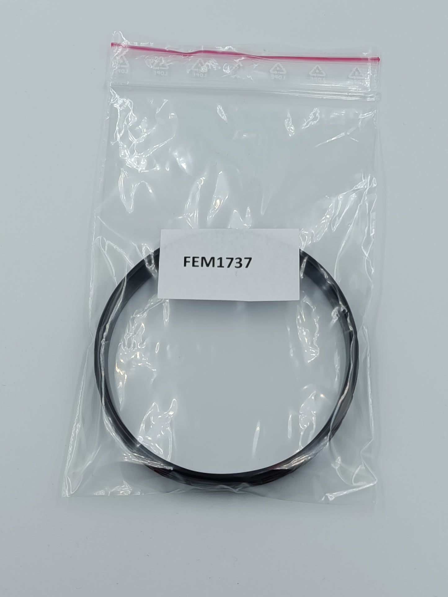 Schmaler Armreif in Schwarz mit rotem floralen Dekormuste