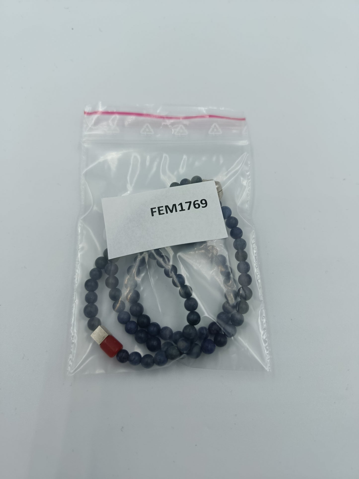 Blaue Naturstein-Kette: Roter Akzent & Magnetverschluss