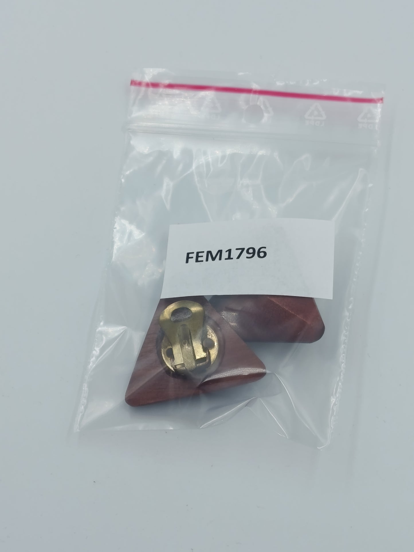 Geometrische Vintage Ohrclips in Holzoptik im minimalistischen Design
