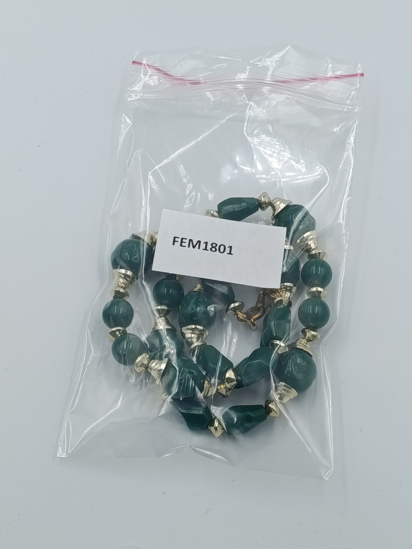 Vintage-Kette: Grüne Steine & Gold-Zwischenelemente