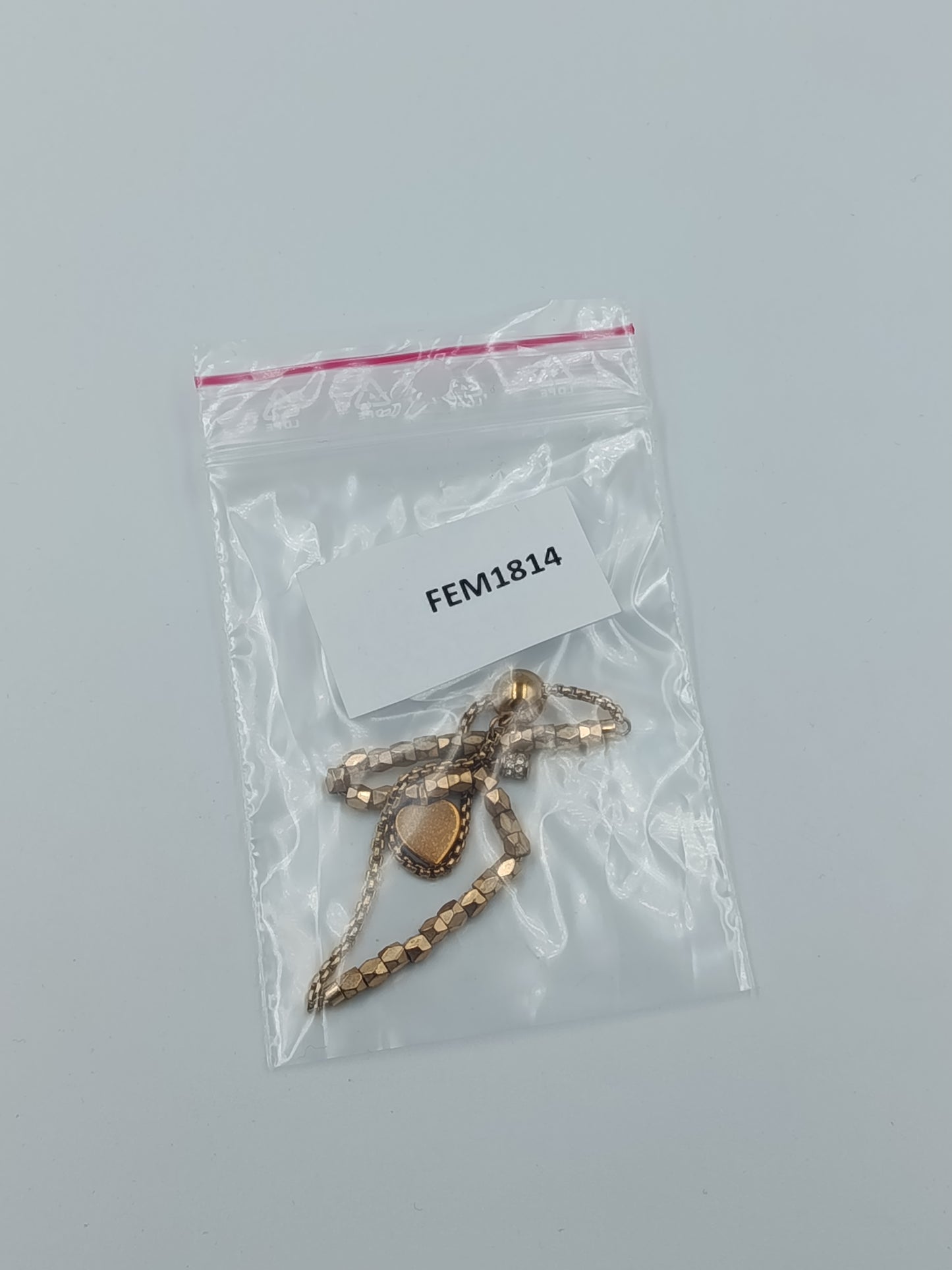 Verstellbares Armband in Goldoptik mit Herzanhänger und funkelndem Stein