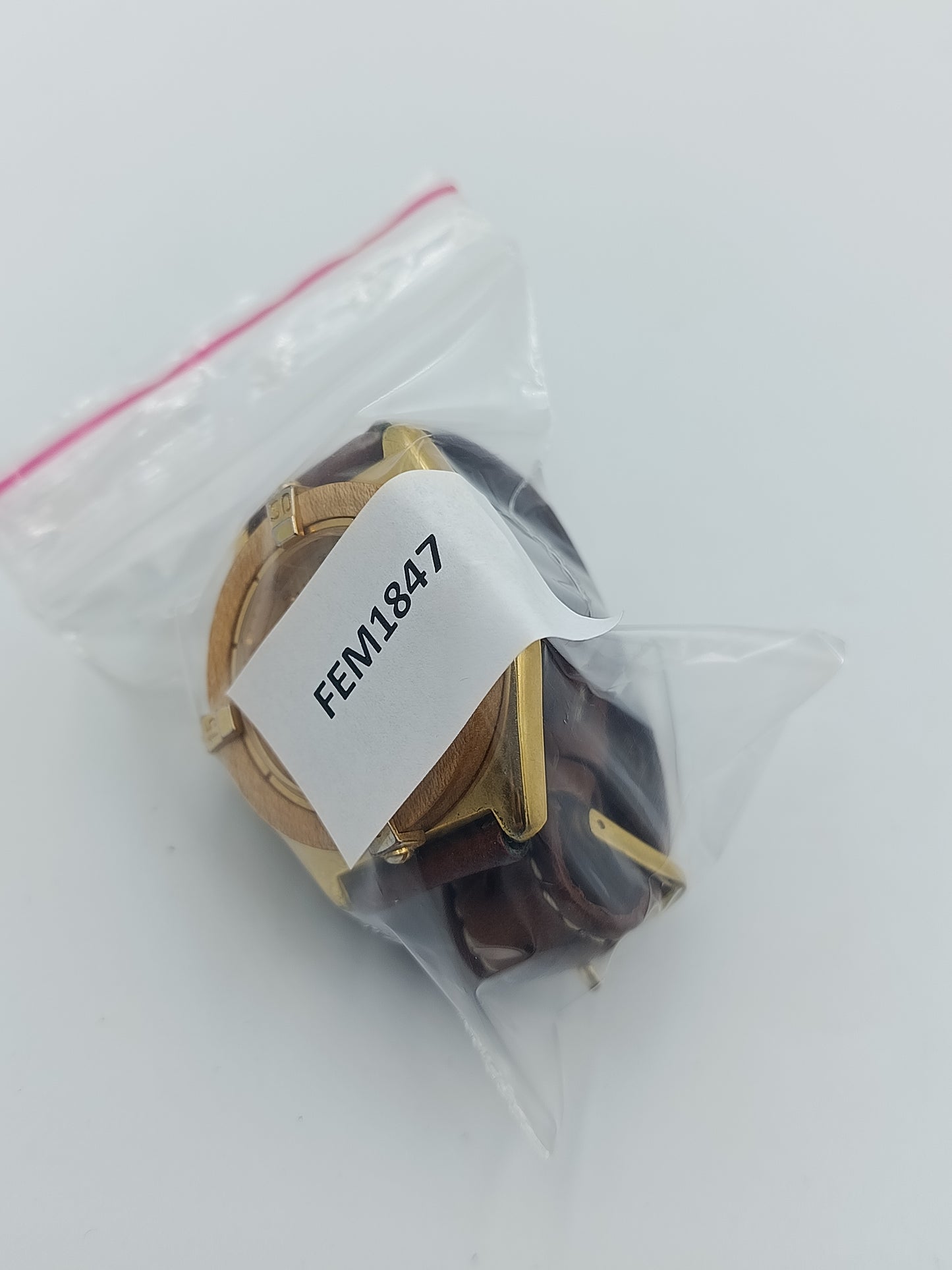 Goldfarbene Damenuhr: Römische Zahlen & braunes Lederband