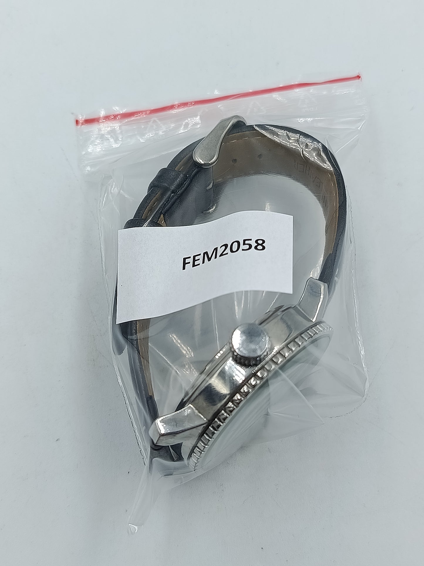 Hirsch Herren Uhr Tachymeter Datum Quarz Edelstahl Lederarmband Sport
