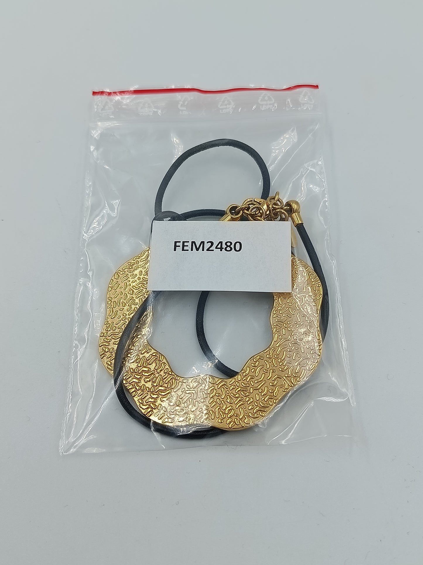 Statement Kette goldfarben mit großem Anhänger – modernes Design