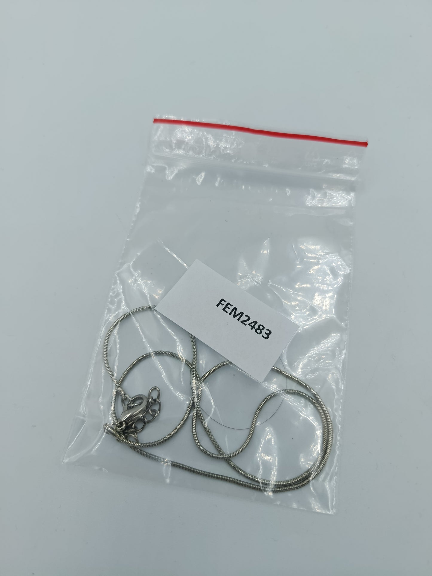 Feine silberfarbene Schlangenkette 44 cm – schlicht elegant