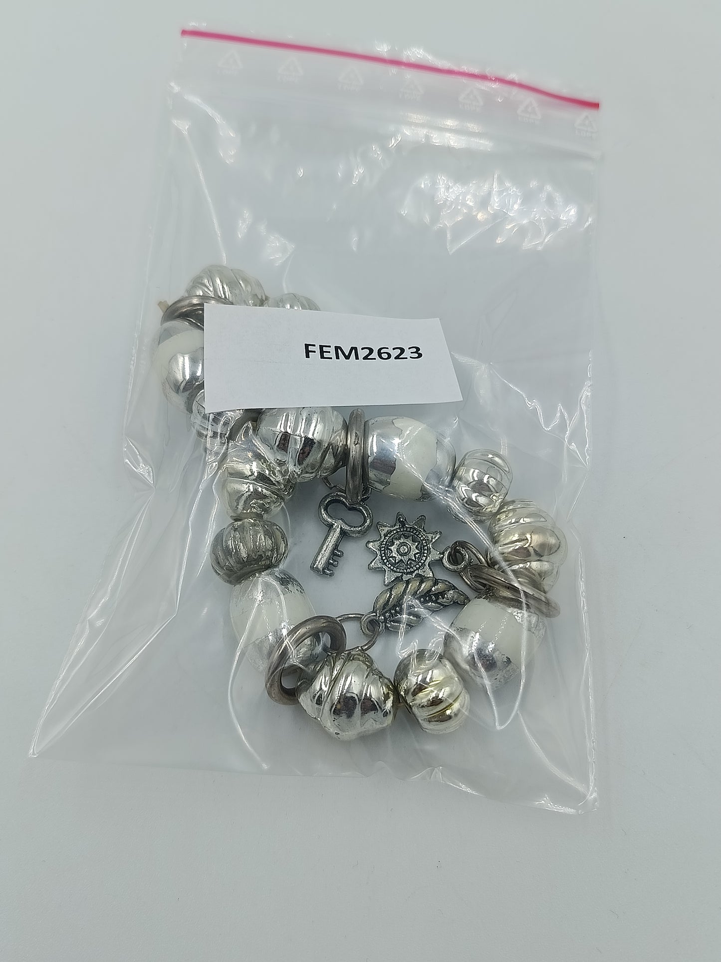 Charm Armband Silberfarben mit Anhängern – Herz, Schlüssel Sonne