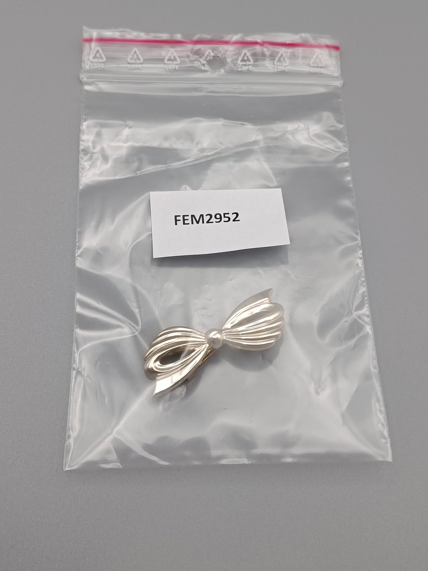 Elegante Schleifen Brosche in Goldoptik Vintage Stil