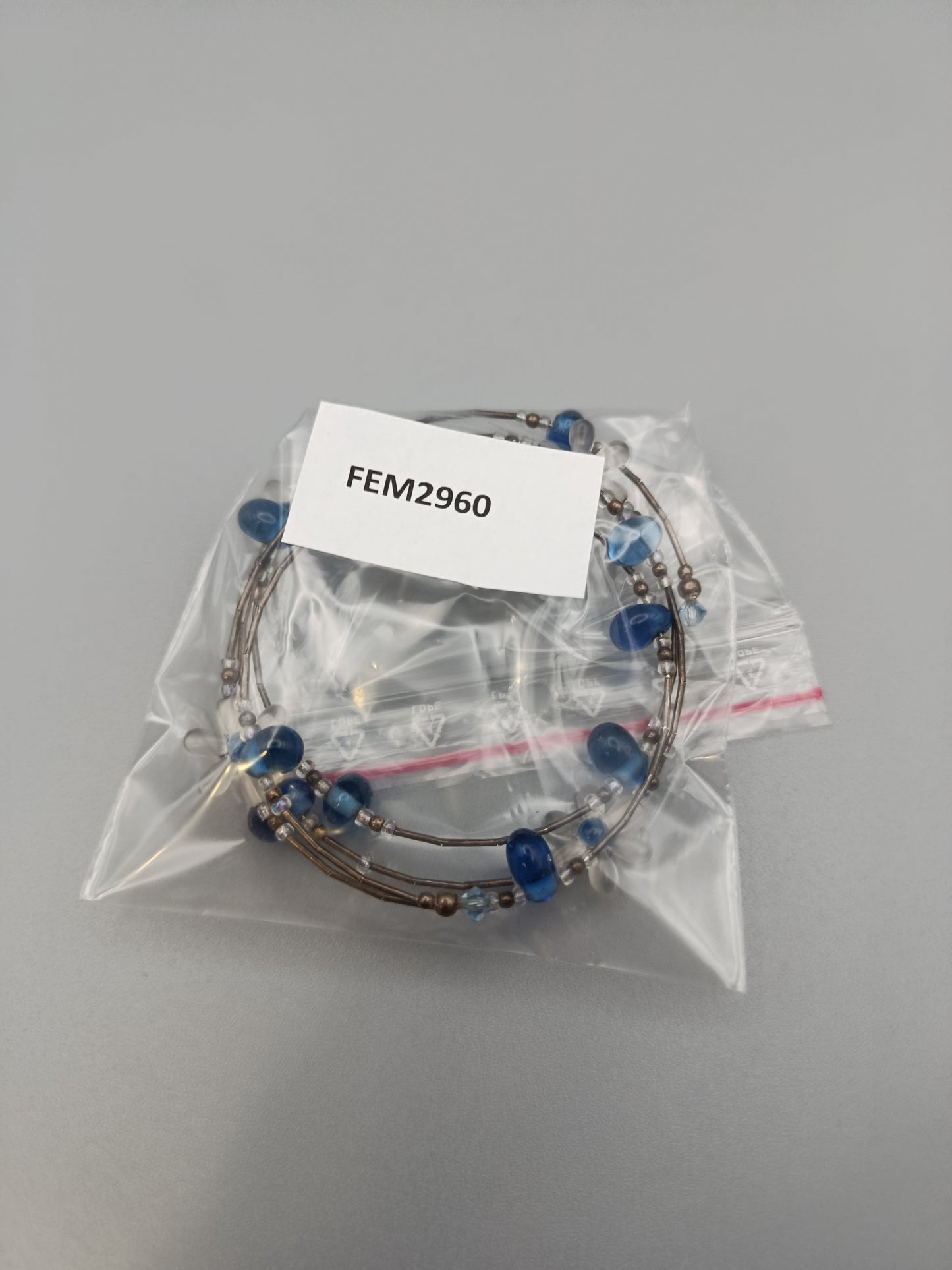 Titel Stilvolles Perlen Armband in Blau und Weiß
