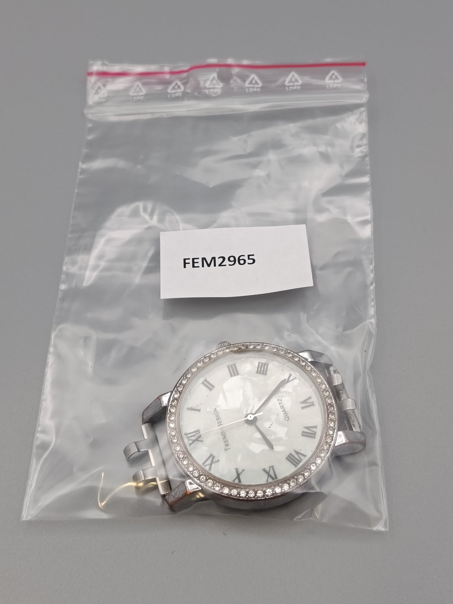 Elegante Trend-Design Damen Uhr mit Strasslünette