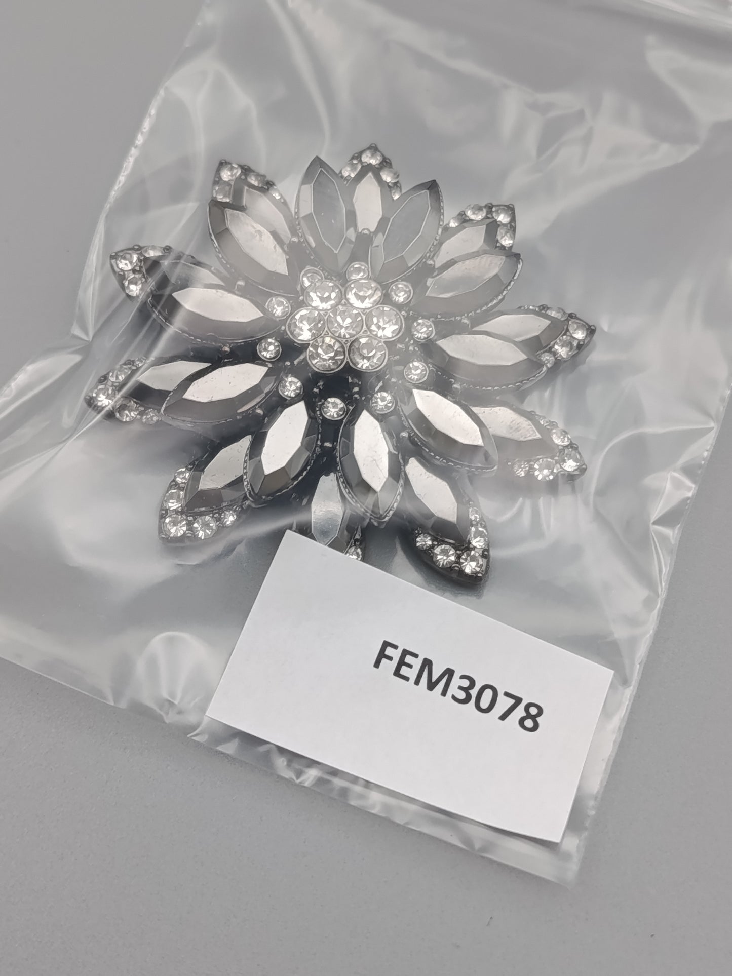 Edle Vintage Damen Brosche Funkelndes Blüten-Design