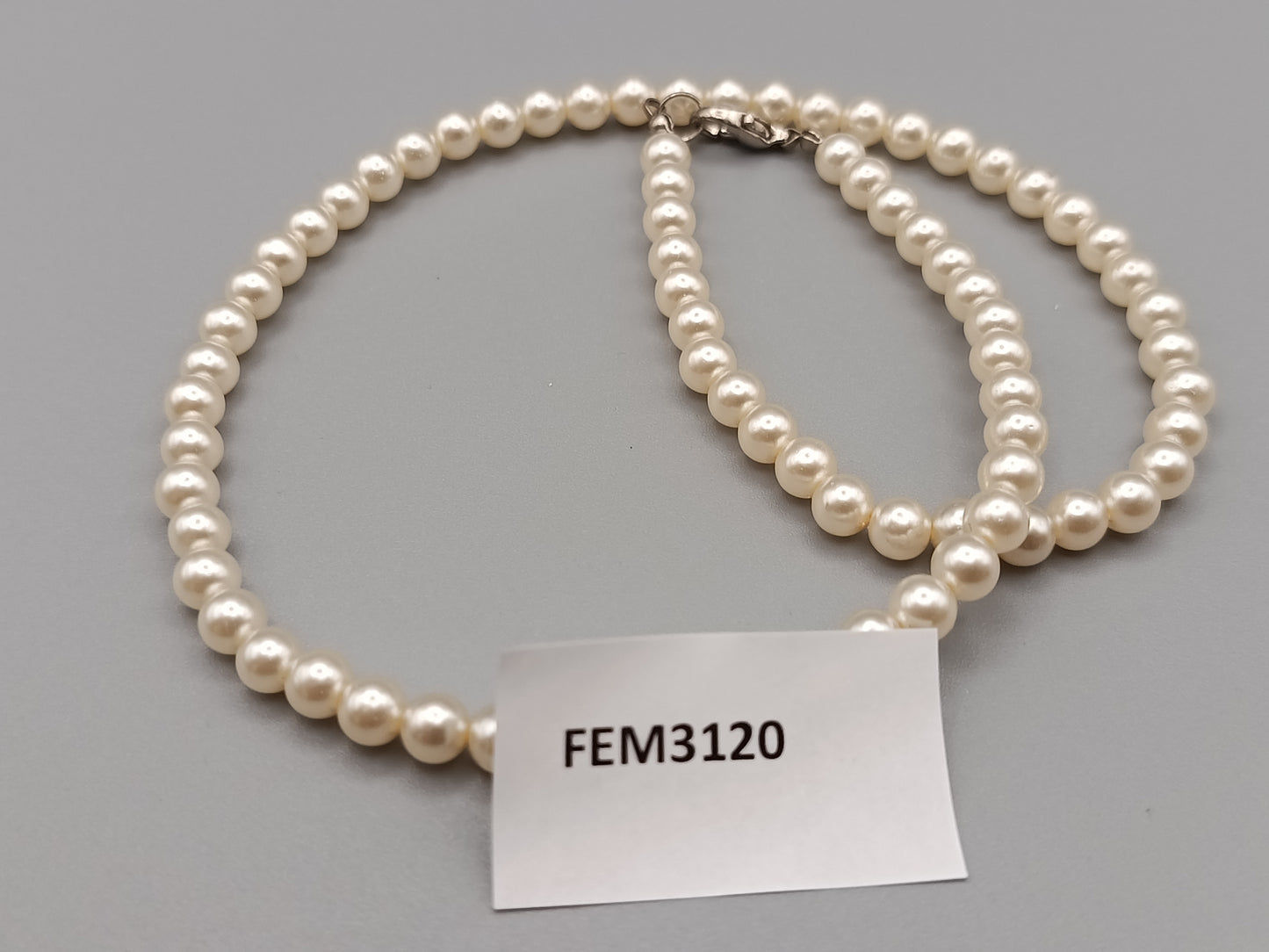 Klassische Damen Perlenkette Zeitlose Eleganz