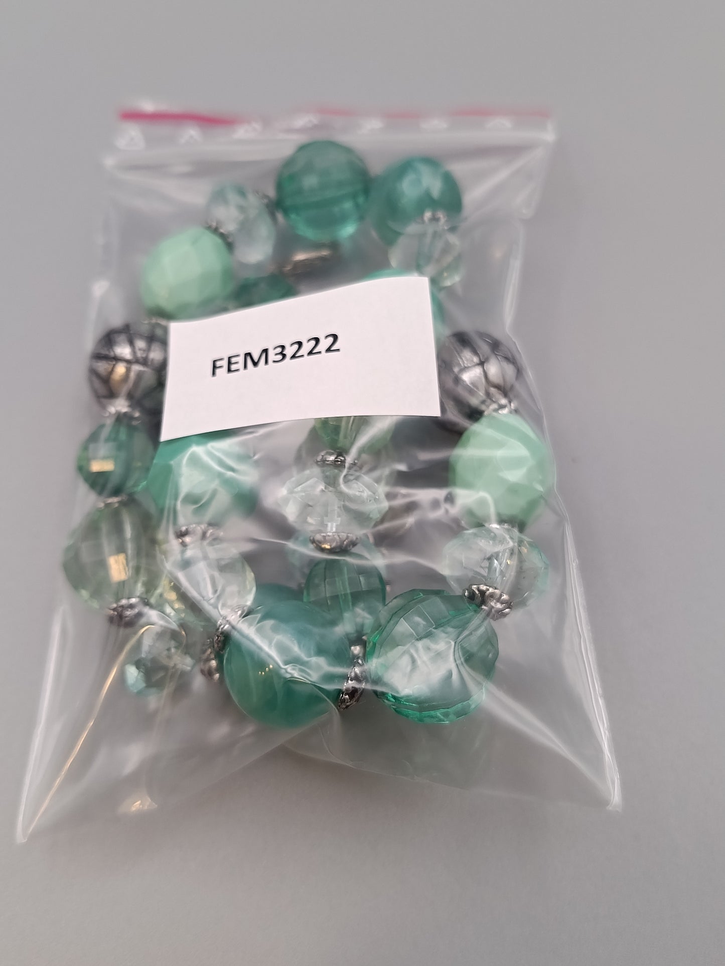 Stilvolle Kette in Mint und Grün Elegante Perlenkette