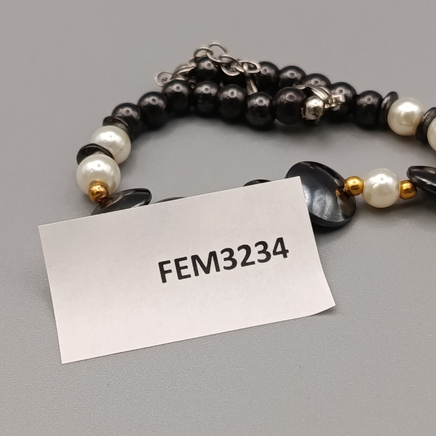 Elegantes Hämatit Damen Armband in Schwarz-Weiß