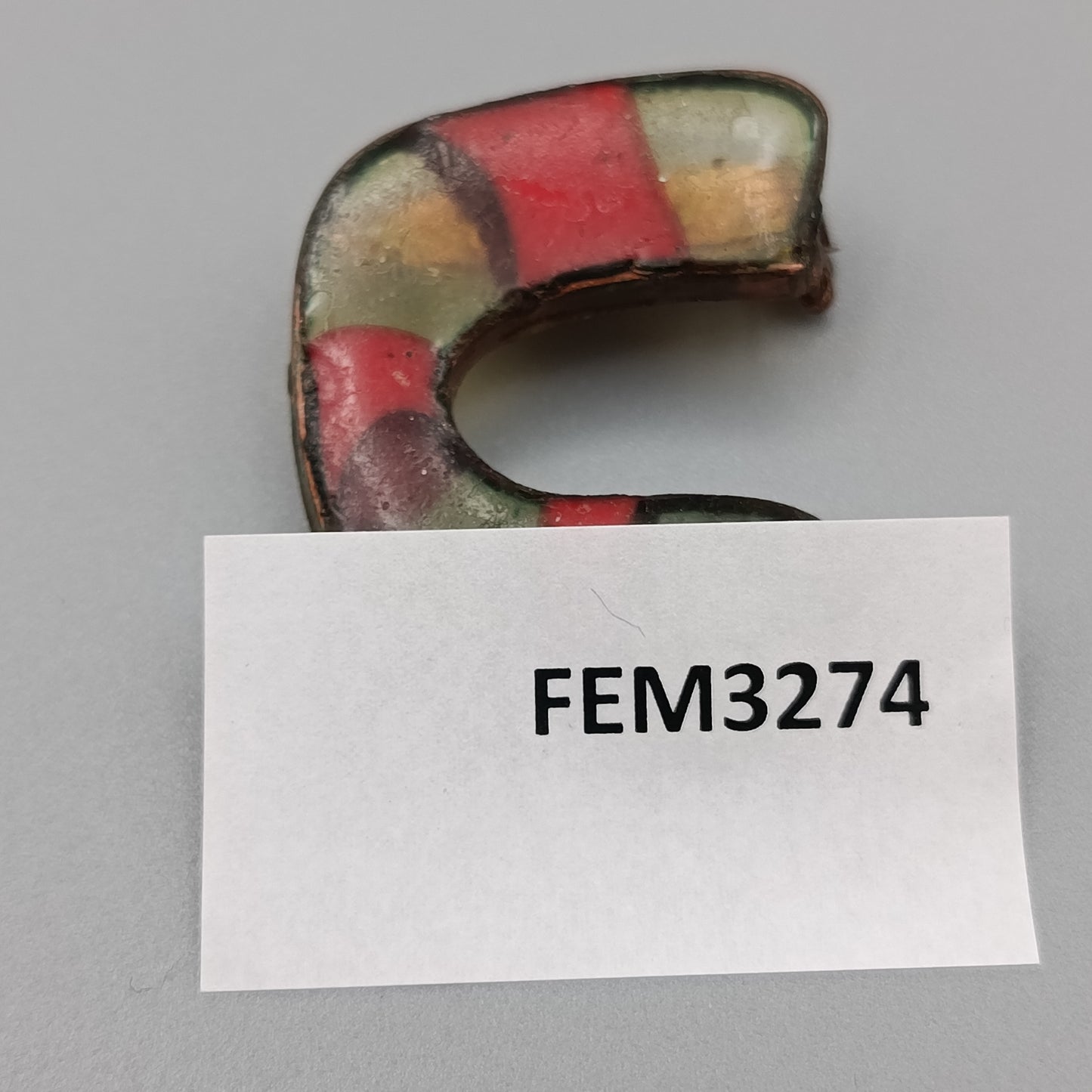 Vintage Emaille Brosche – Hufeisen Form rot grün bunt