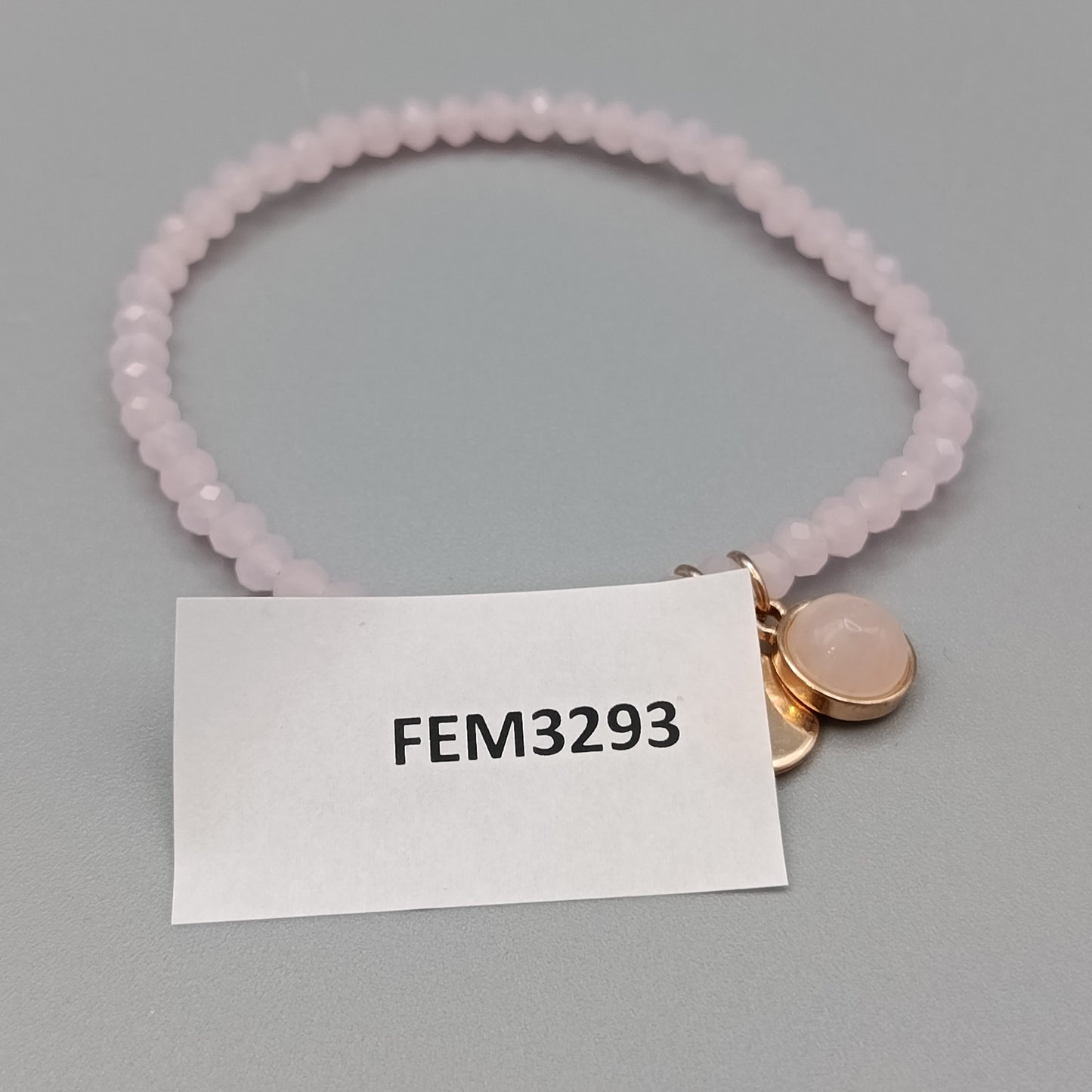 Elegantes Rosenquarz Perlenarmband in Rosa mit Anhängern