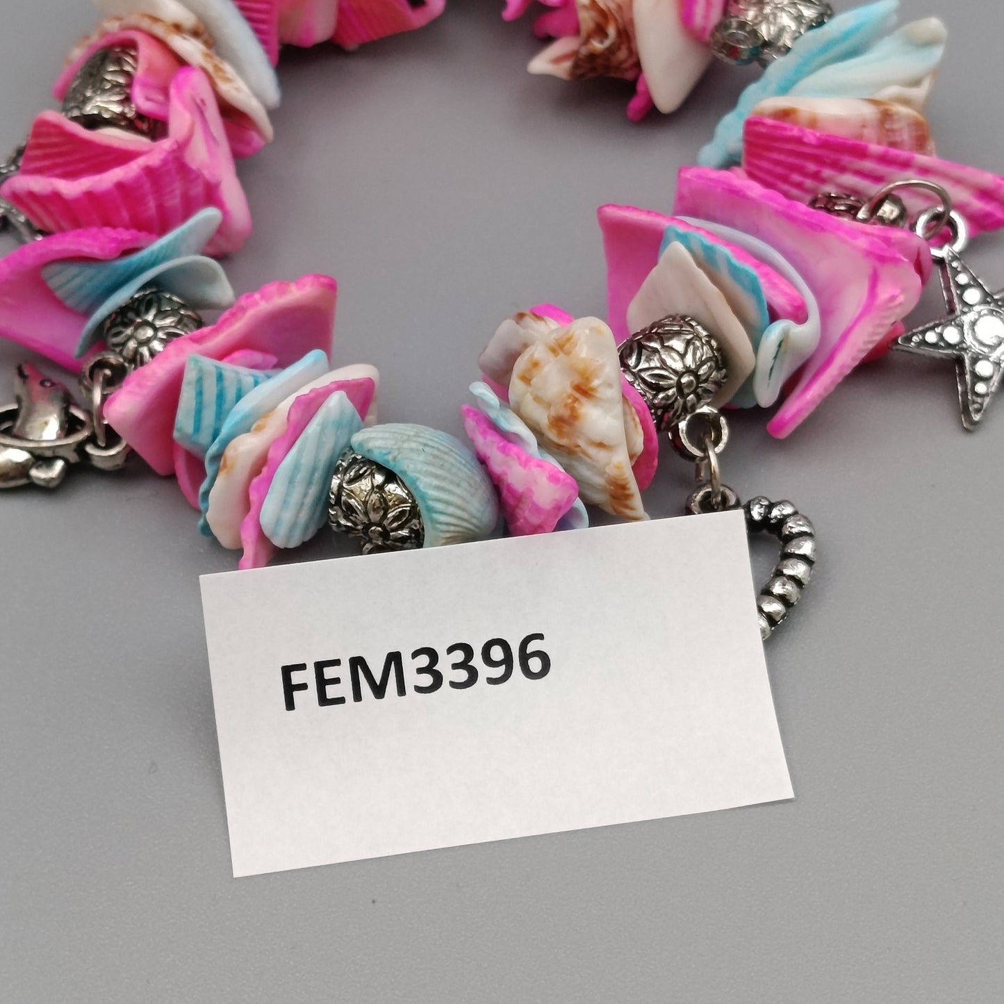 Charmantes Muschel-Armband – Bunt mit Anhängern