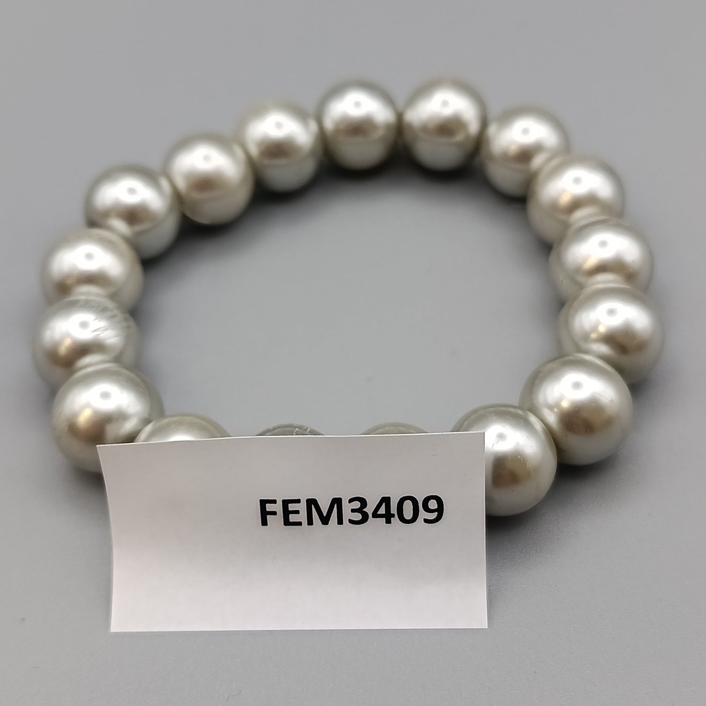 Elegantes Perlenarmband – Klassischer Perlenschmuck