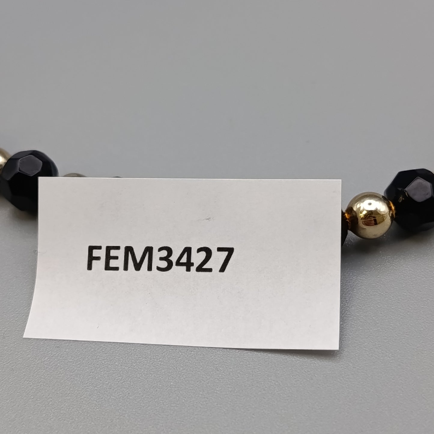 Elegante Perlenkette – Klassisches Design in Schwarz und Gold