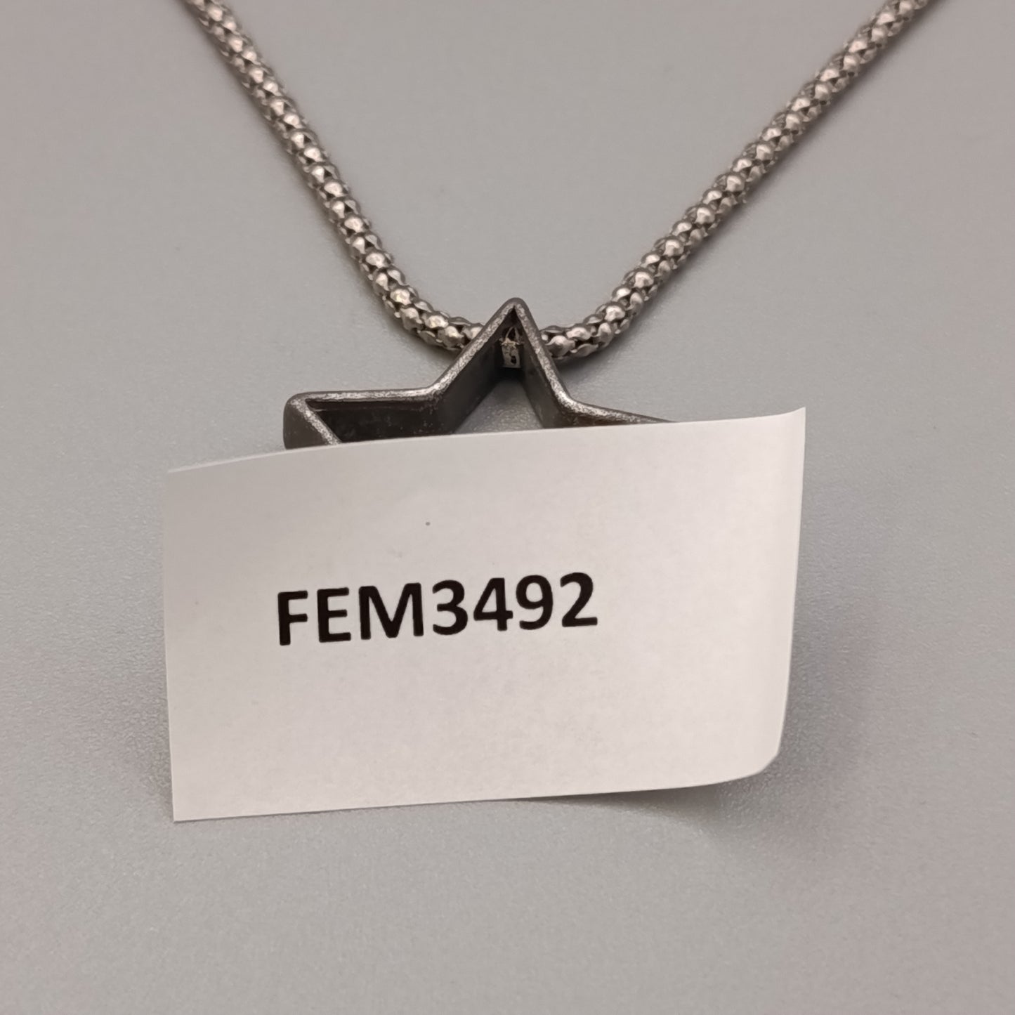 Elegante Halskette mit Stern Anhänger – Silberfarbenes Design