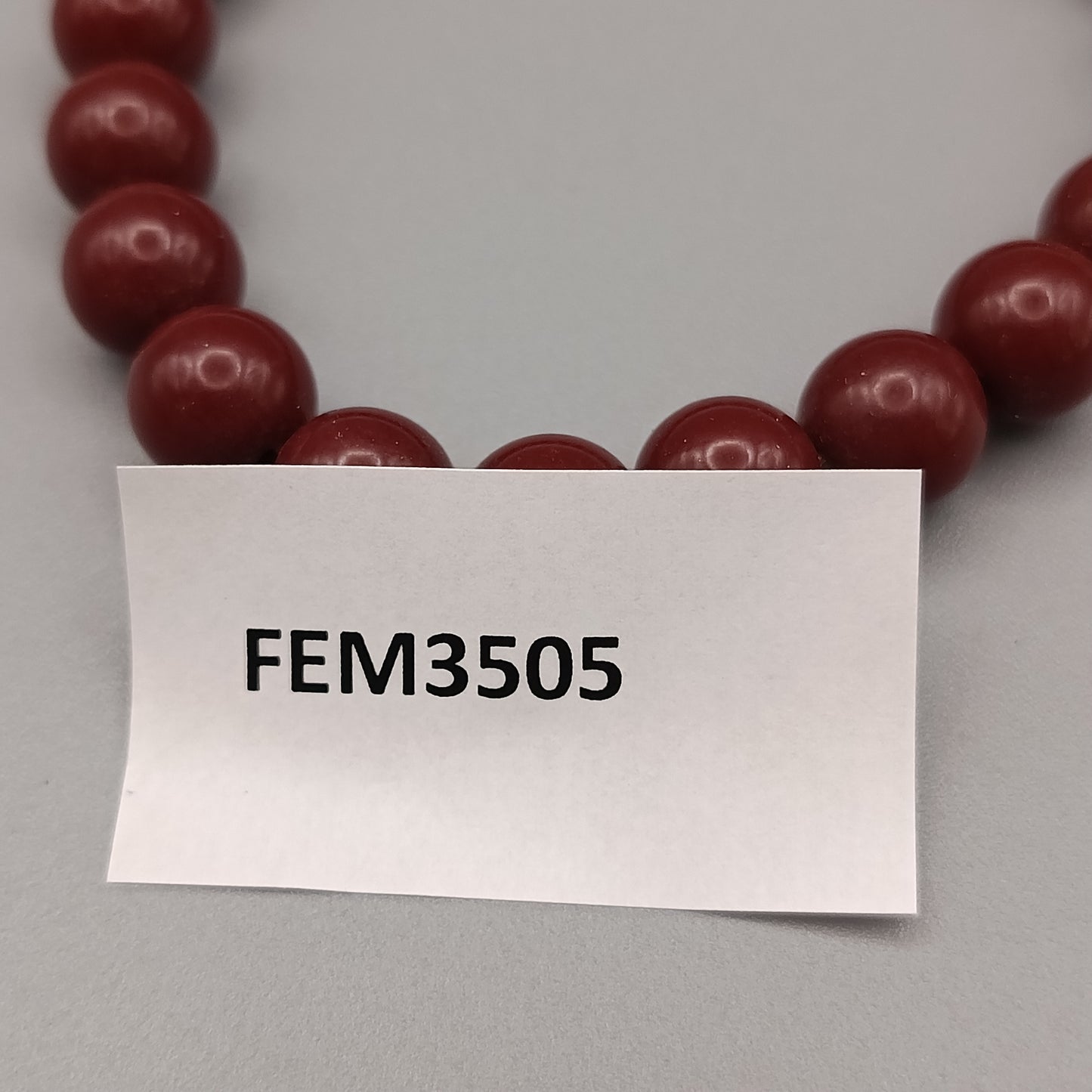 Elegantes Perlenarmband – Klassisches Design in Rot