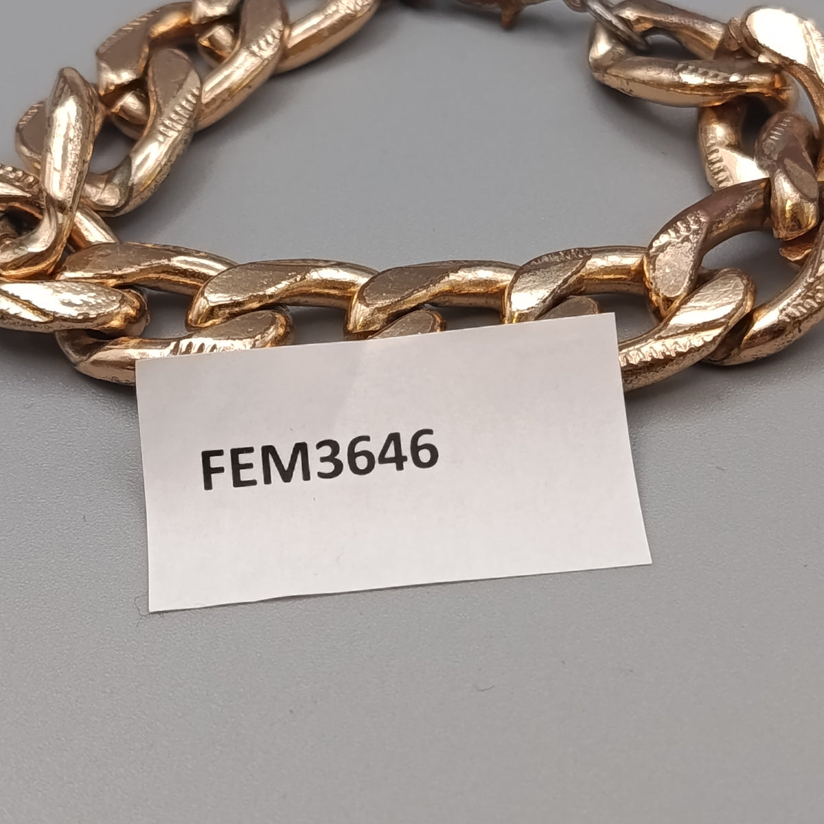 Elegantes goldfarbenes Armband – Markantes Gliederarmband