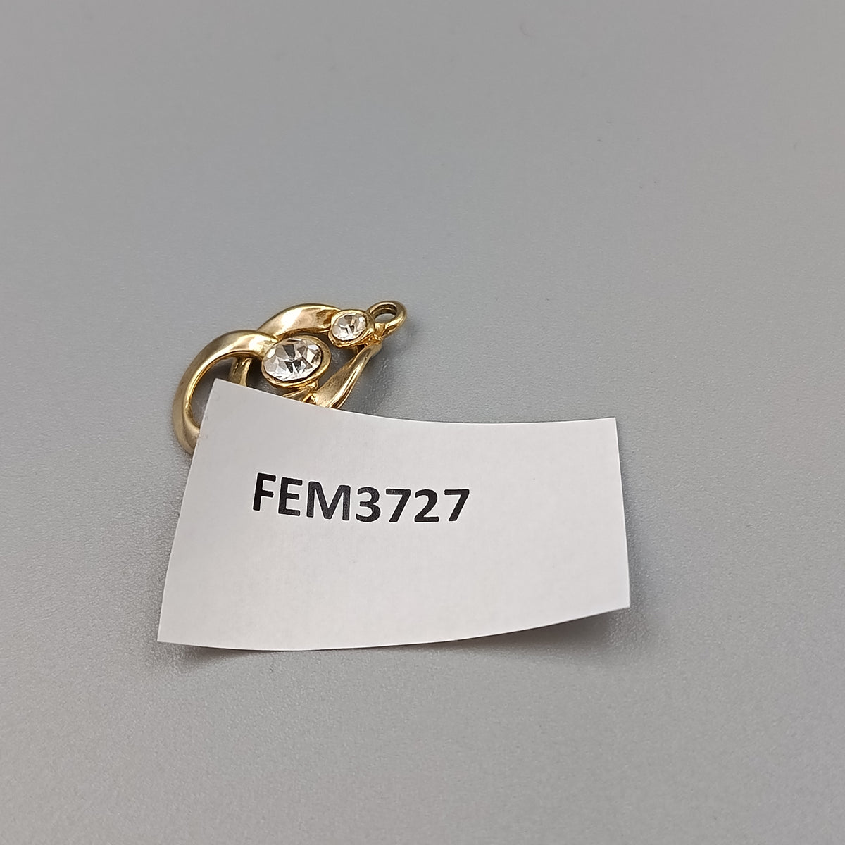 Eleganter Kettenanhänger mit Strass – Vergoldeter Modeschmuck