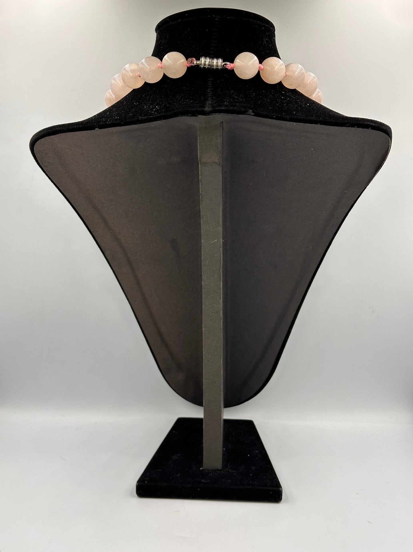 Elegante Rosenquarz-Halskette mit Silberfarbenem Magnetverschluss