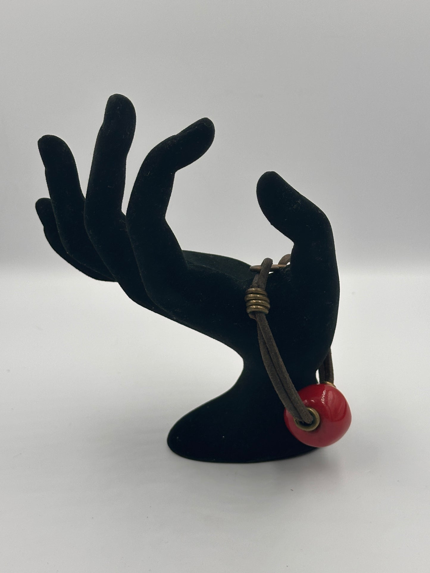 Antikes Armband mit Rotem Stein und Goldfarbenen Akzenten