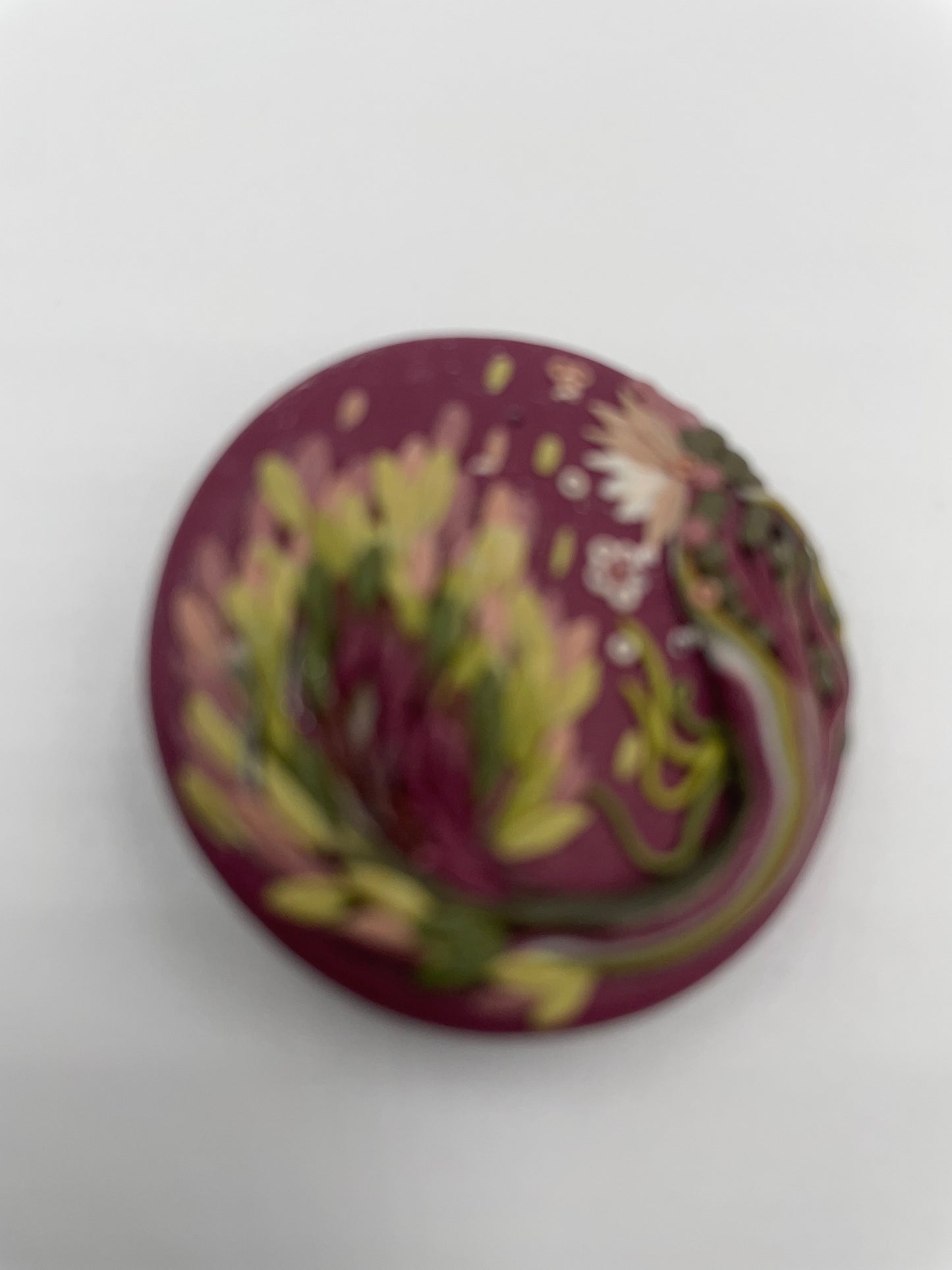 Handgefertigte Brosche mit muster