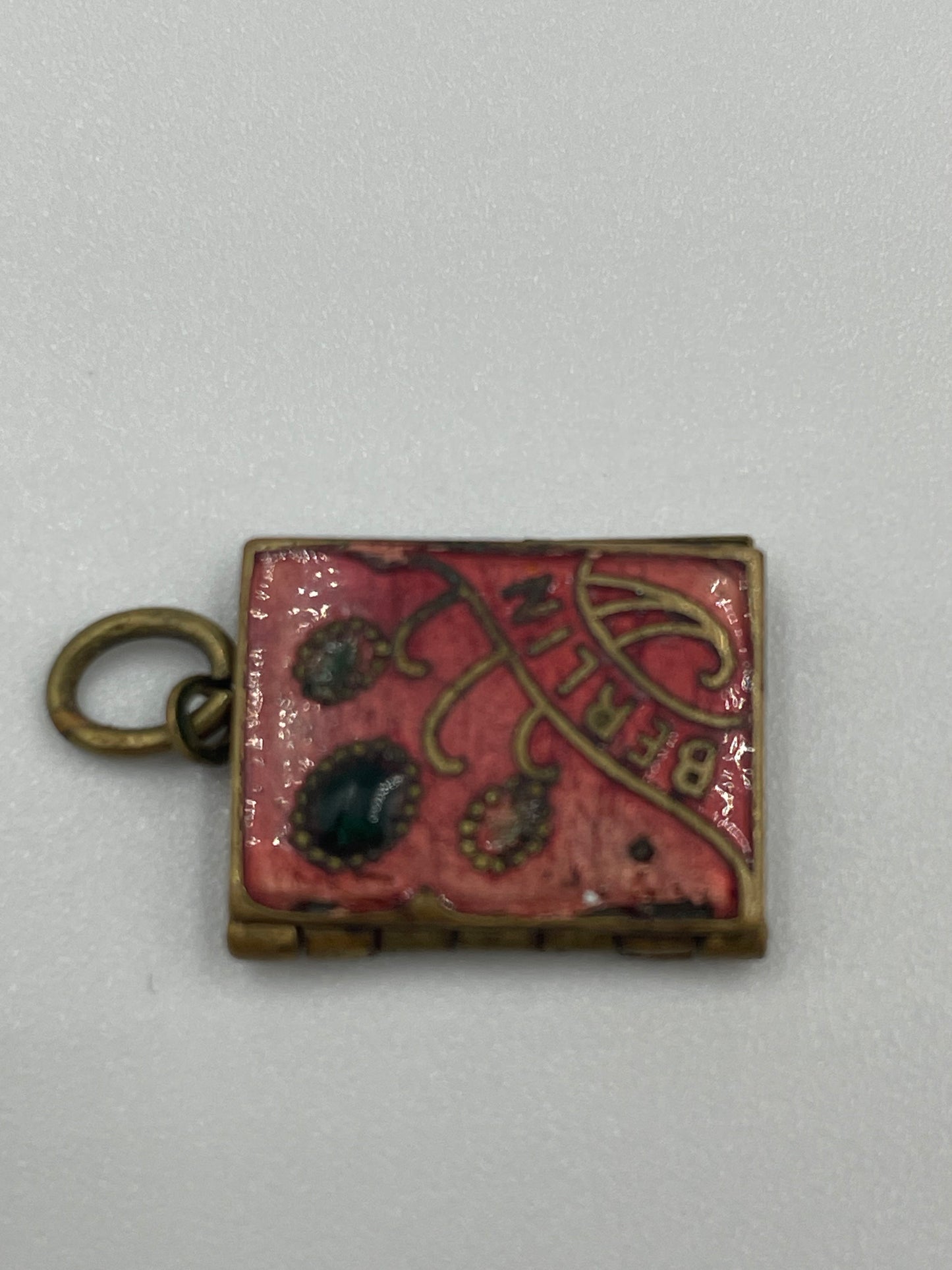 Handgefertigter Bronze-Anhänger mit außergewöhnlichem Muster