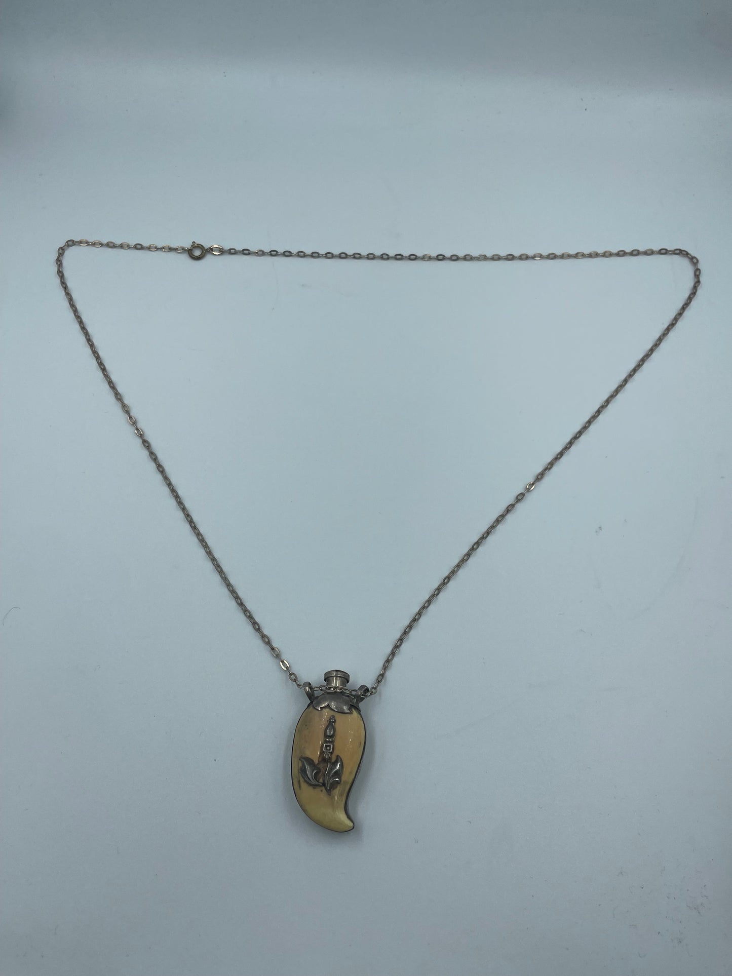 Silberkette mit Muster