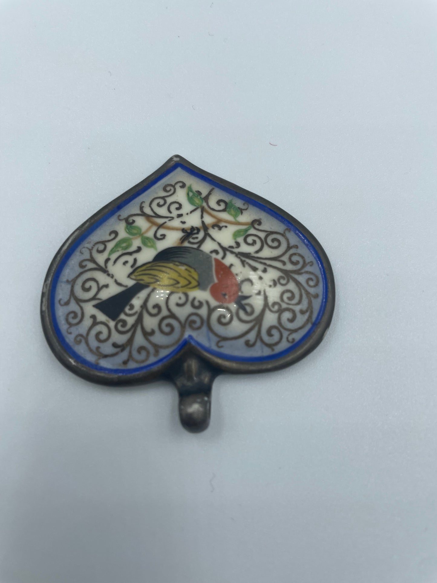 Herz-Anhänger mit buntem Vogelmotiv