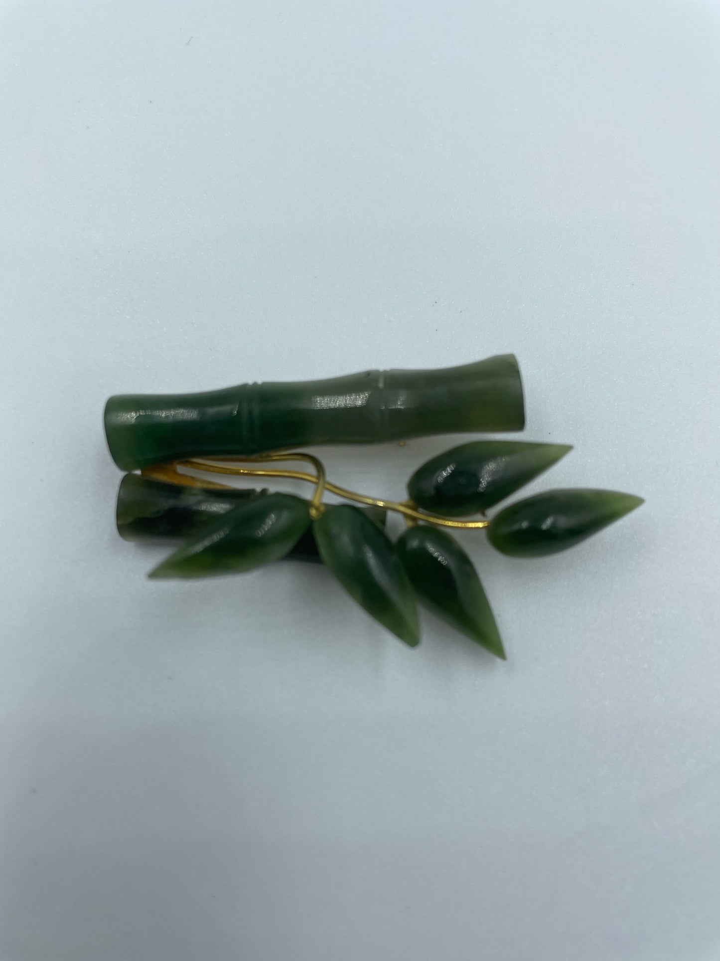 Handgefertigte Brosche mit Bambus-Muster