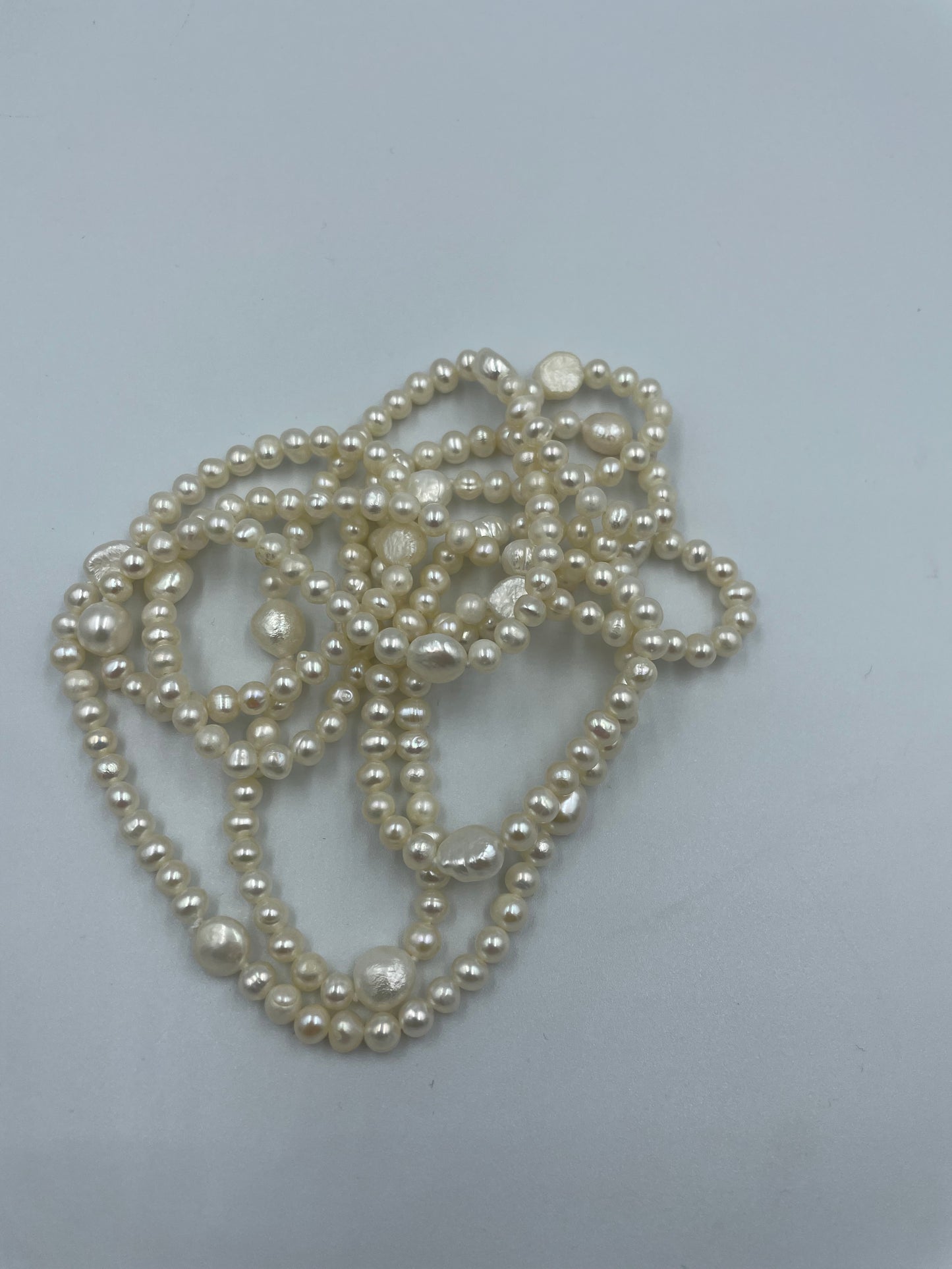 Weiße Perlenkette – Klassische Eleganz in Doppelstrang