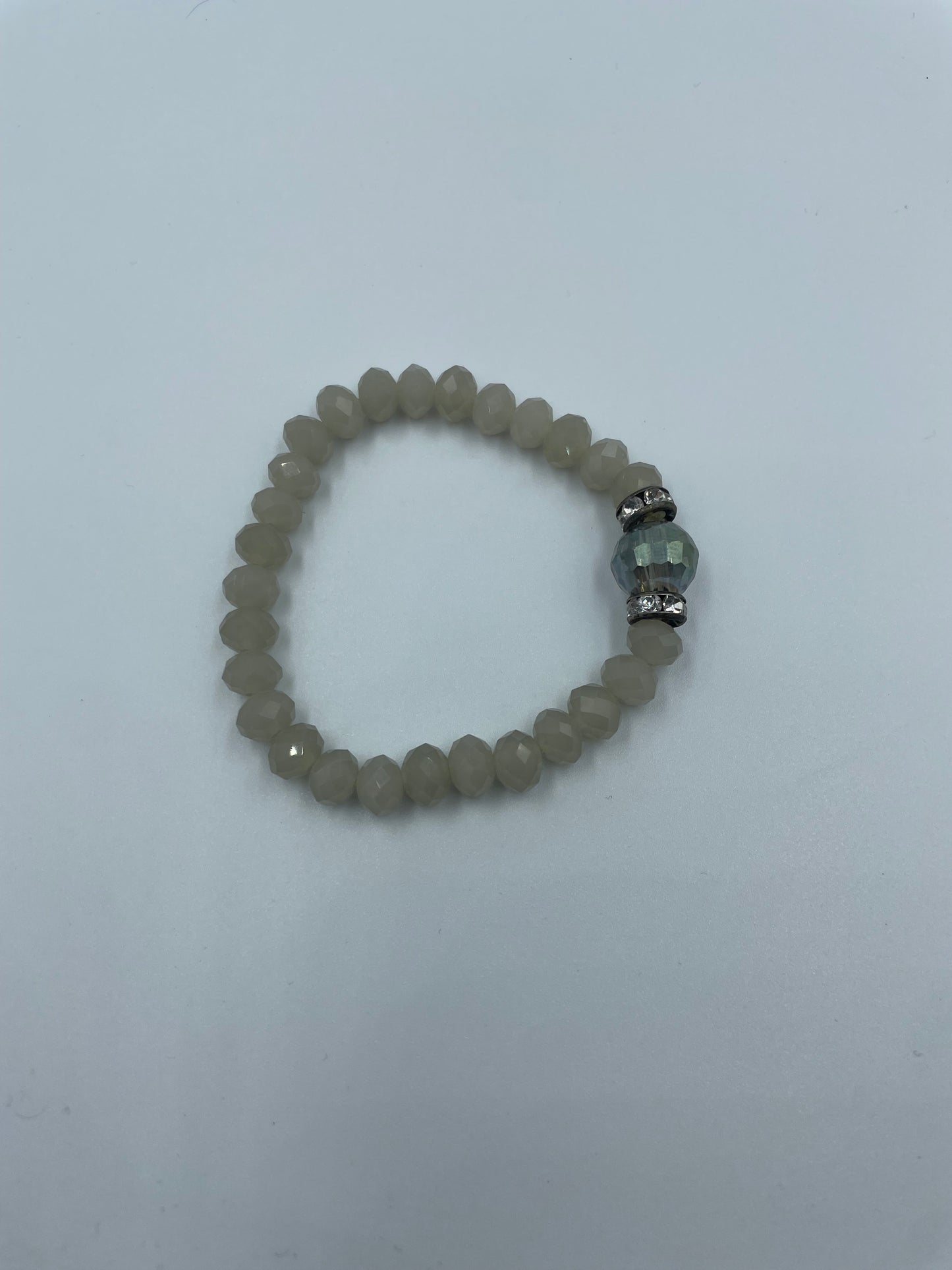 Glasarmband mit Silber-Details