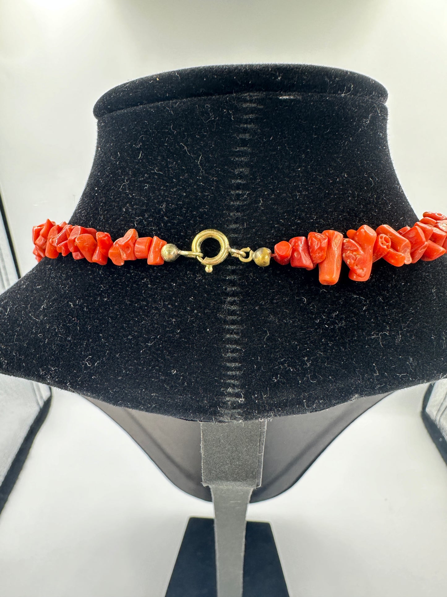 Elegante Halskette in Korallenoptik, natürliche Form