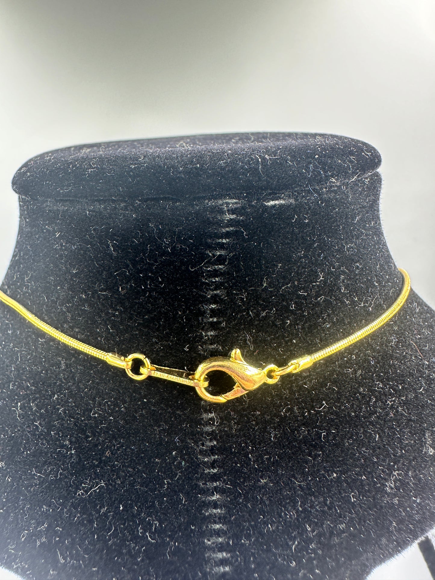 Schlichte Seilkette mit Zirkoniasteinanhänger