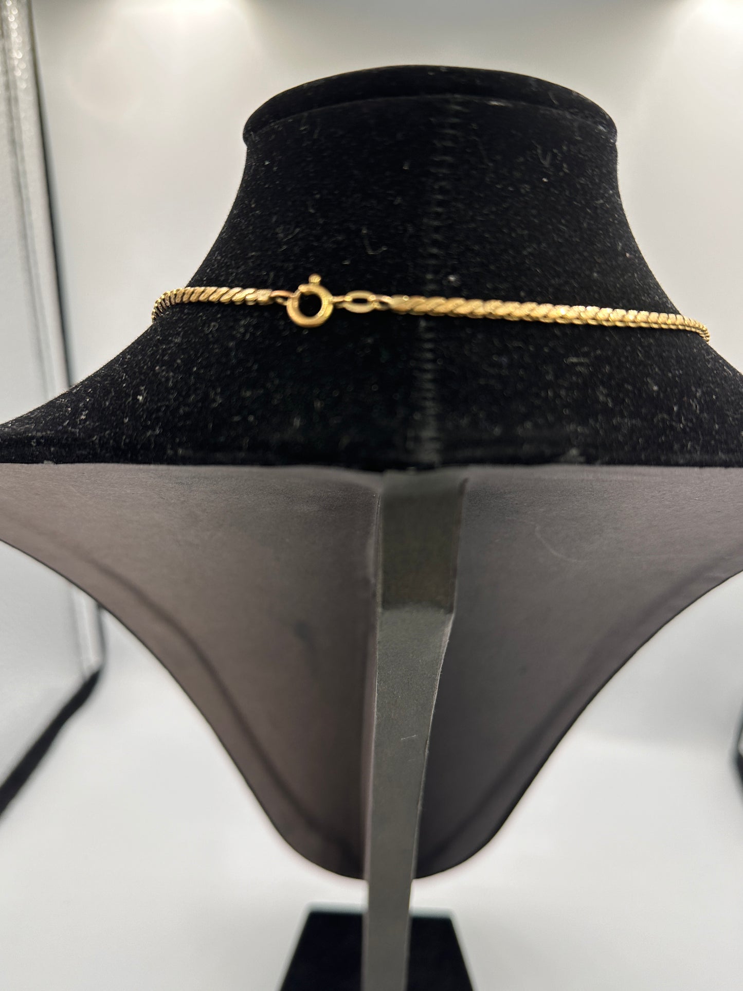 Elegante Vergoldete Panzerkette