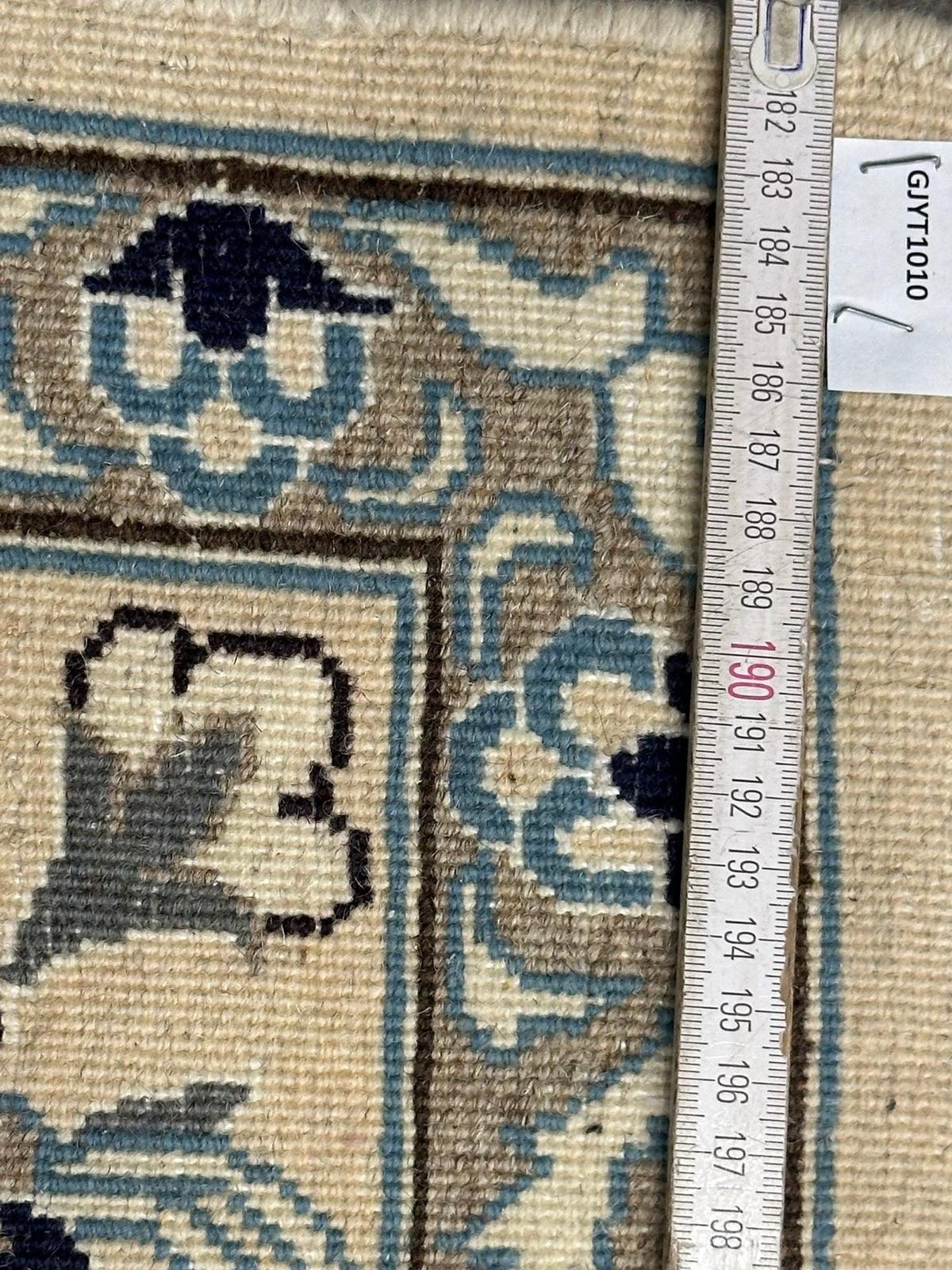 Orientteppich handgeknüpft Nain mit Seide 310x200 cm