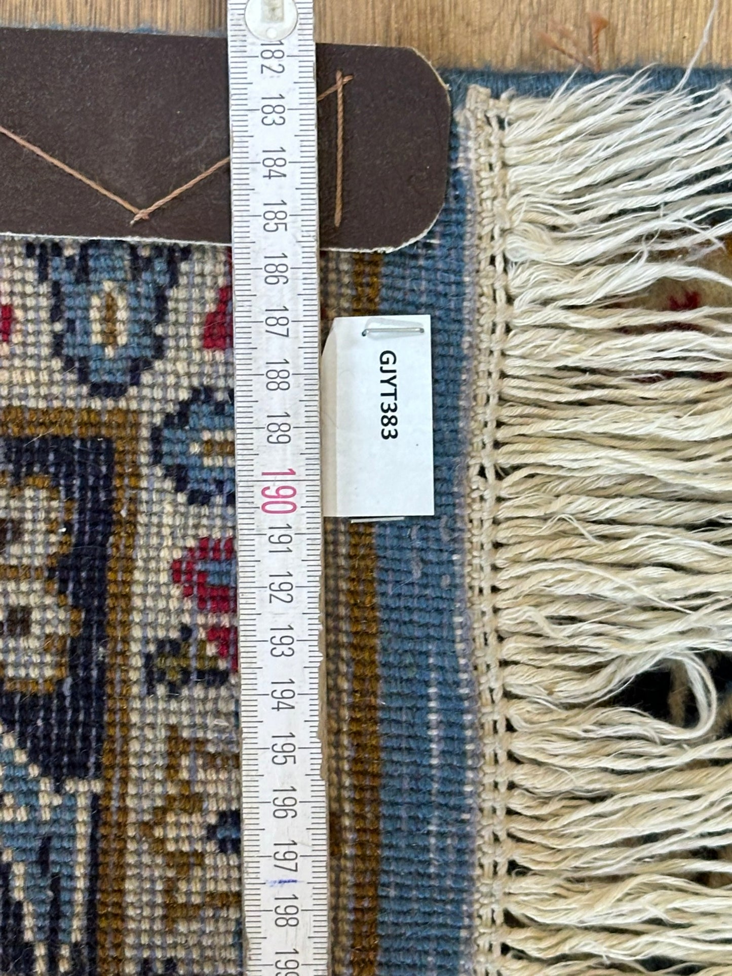 Orientteppich handgeknüpft Isfahan Korkwolle 250x145 cm